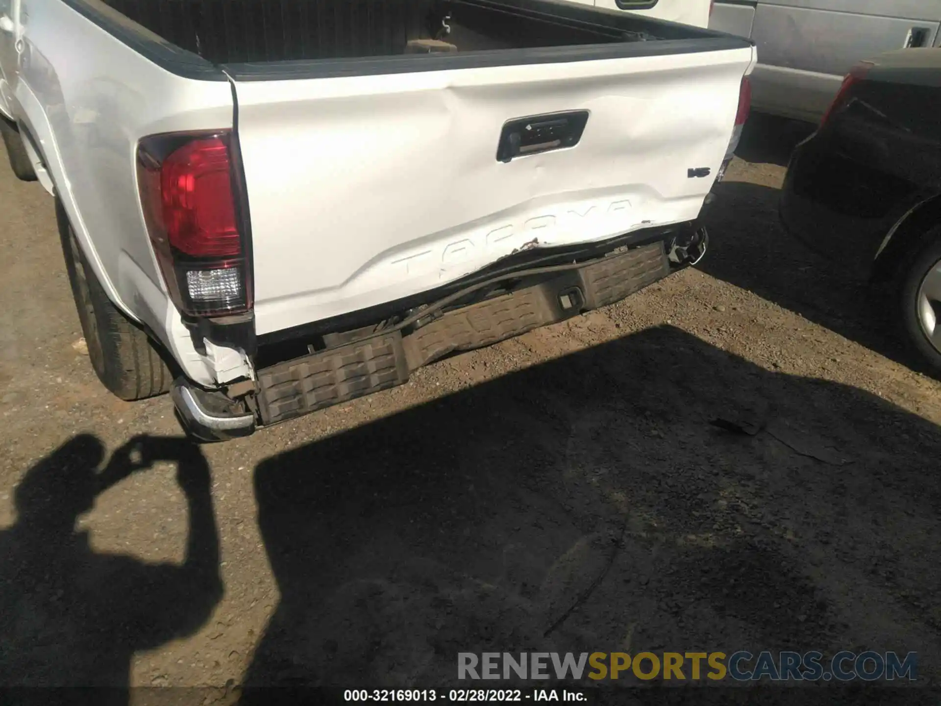 6 Photograph of a damaged car 5TFAZ5CN7MX112743 TOYOTA TACOMA 2WD 2021