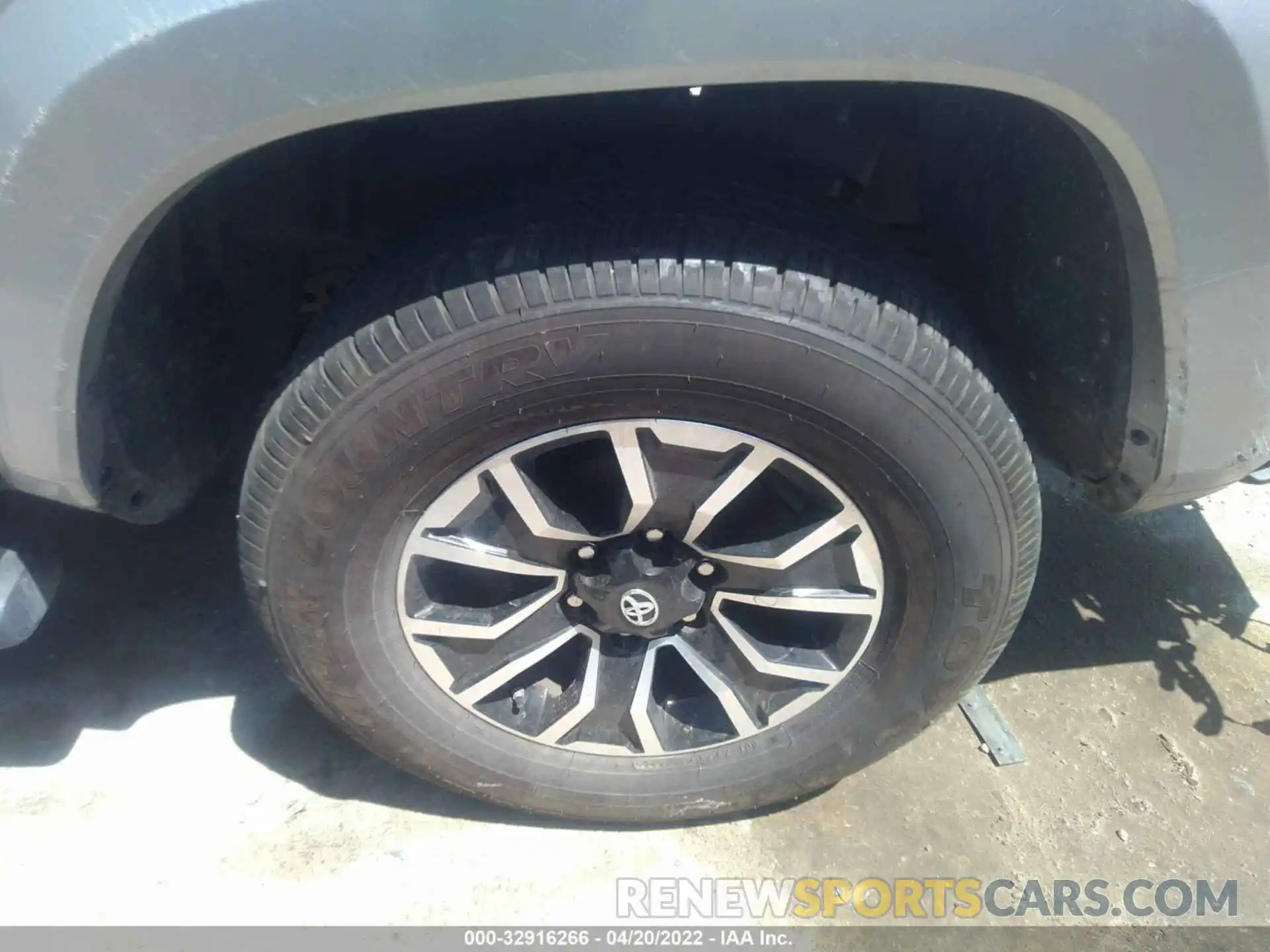 13 Photograph of a damaged car 5TFAZ5CN8MX101461 TOYOTA TACOMA 2WD 2021