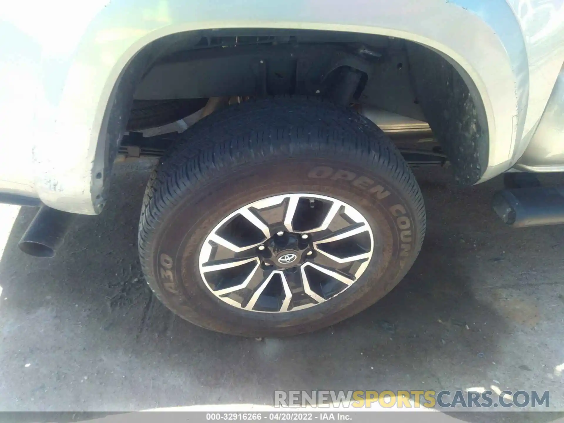 15 Photograph of a damaged car 5TFAZ5CN8MX101461 TOYOTA TACOMA 2WD 2021