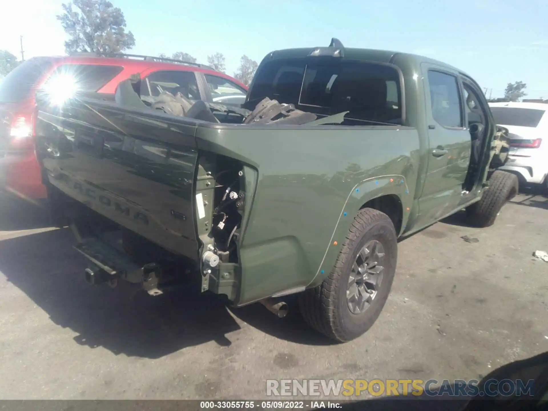 4 Photograph of a damaged car 5TFAZ5CN9MX101212 TOYOTA TACOMA 2WD 2021