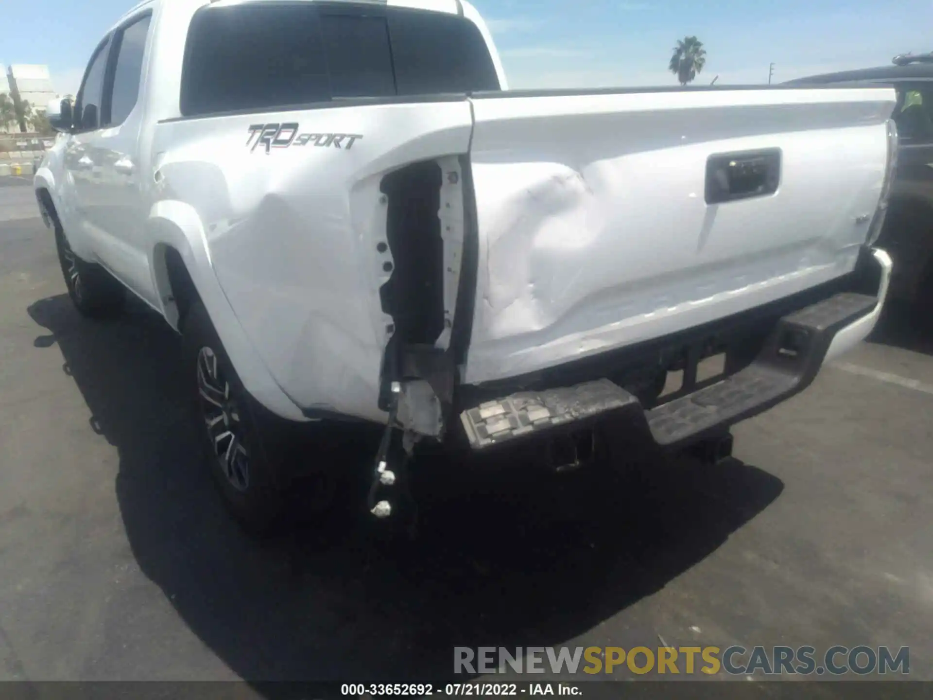 6 Photograph of a damaged car 5TFAZ5CN9MX113280 TOYOTA TACOMA 2WD 2021