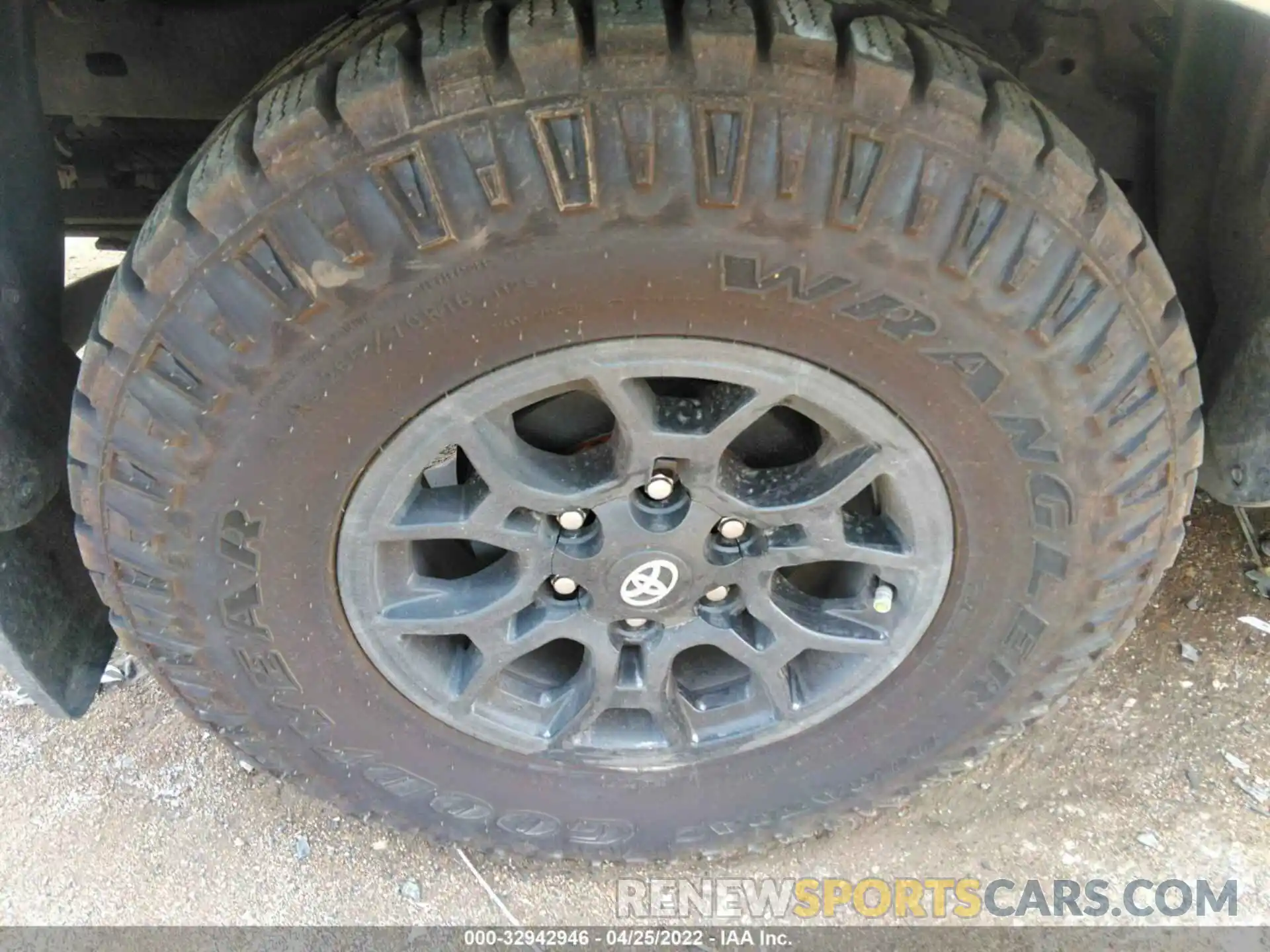 15 Photograph of a damaged car 5TFAZ5CN9MX114526 TOYOTA TACOMA 2WD 2021