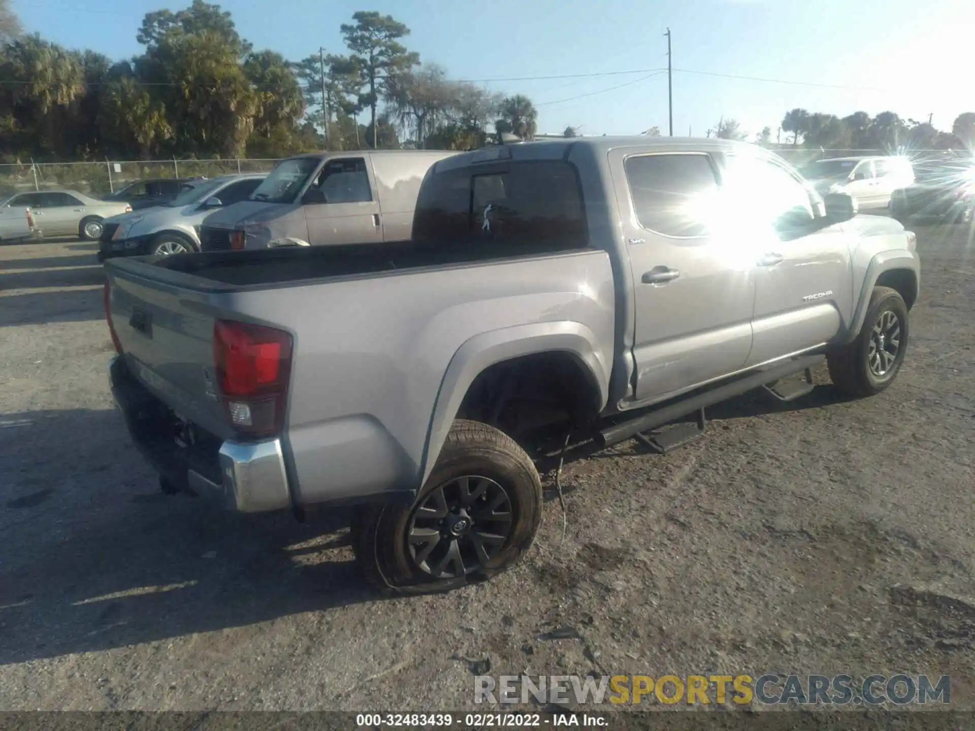 4 Фотография поврежденного автомобиля 5TFAZ5CNXMX100778 TOYOTA TACOMA 2WD 2021