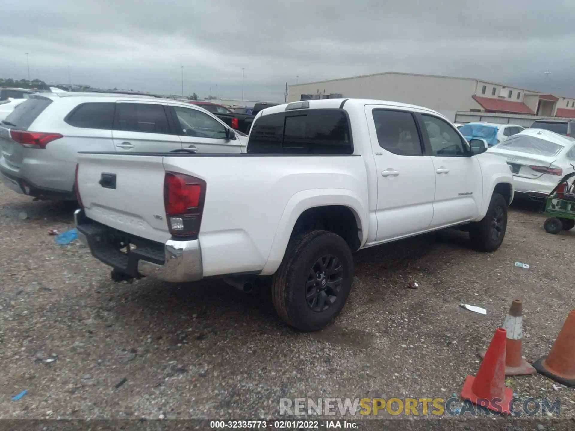 4 Photograph of a damaged car 5TFAZ5CNXMX105642 TOYOTA TACOMA 2WD 2021