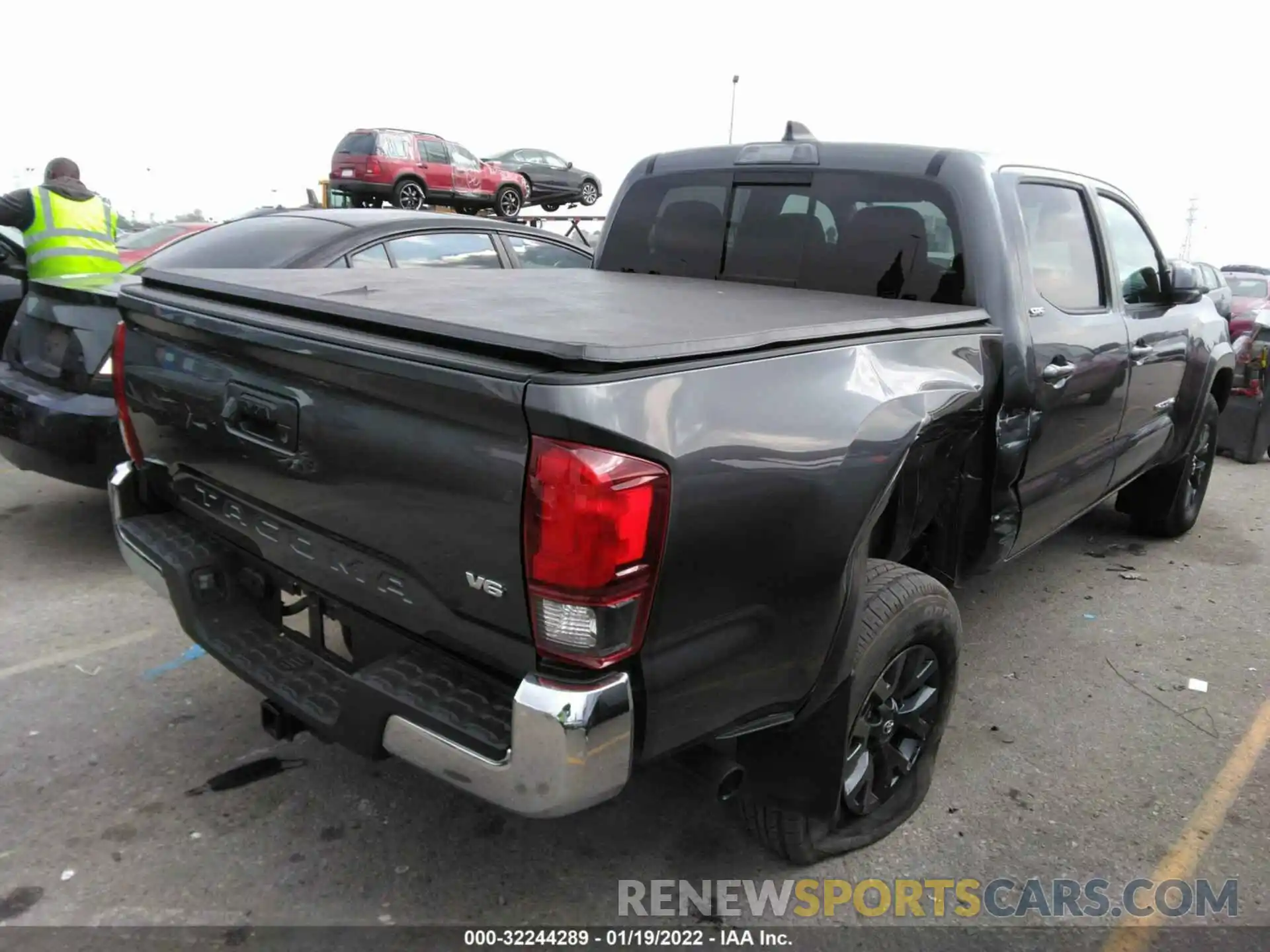 4 Фотография поврежденного автомобиля 5TFAZ5CNXMX106631 TOYOTA TACOMA 2WD 2021