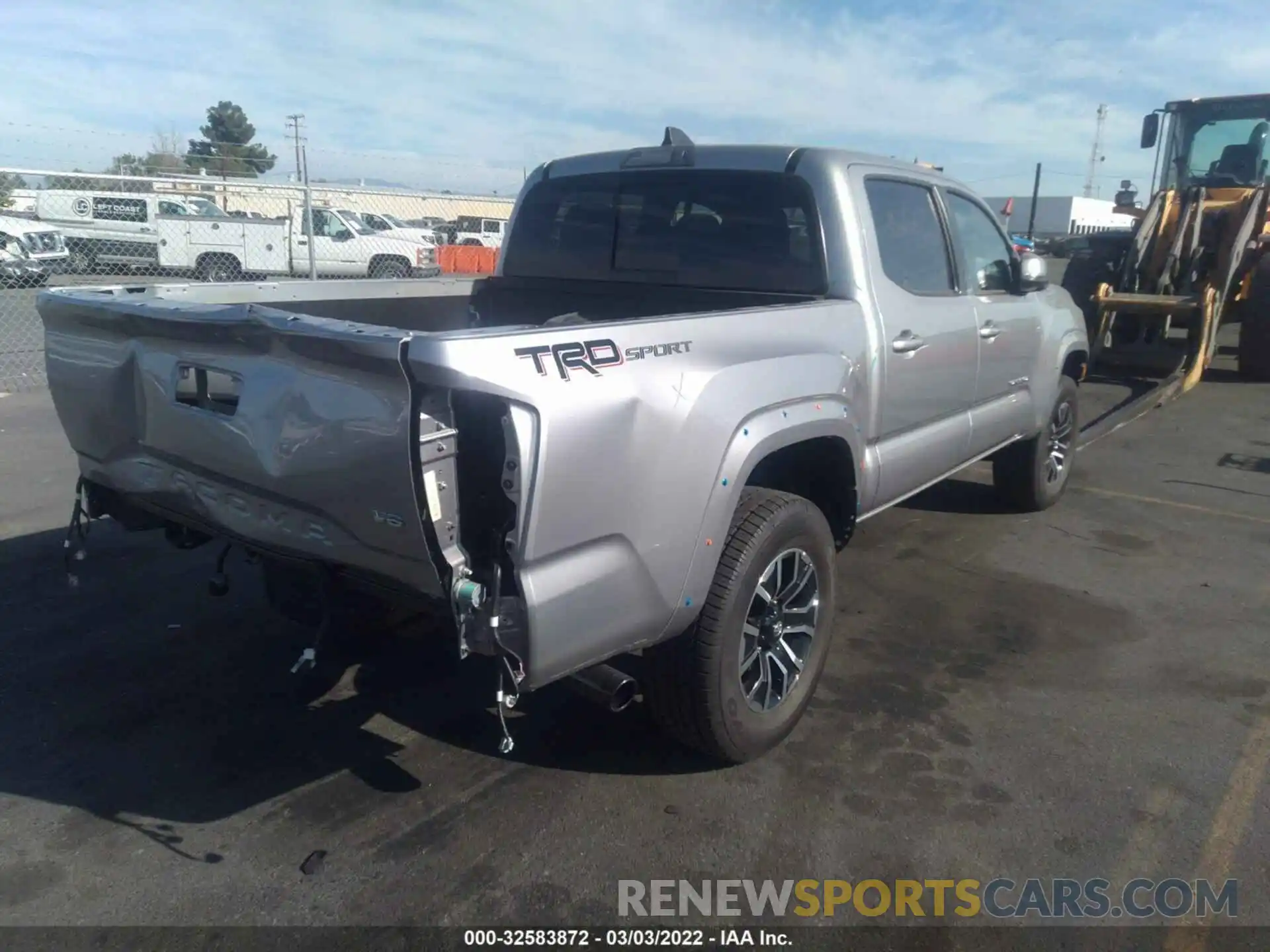 4 Photograph of a damaged car 5TFAZ5CNXMX117645 TOYOTA TACOMA 2WD 2021