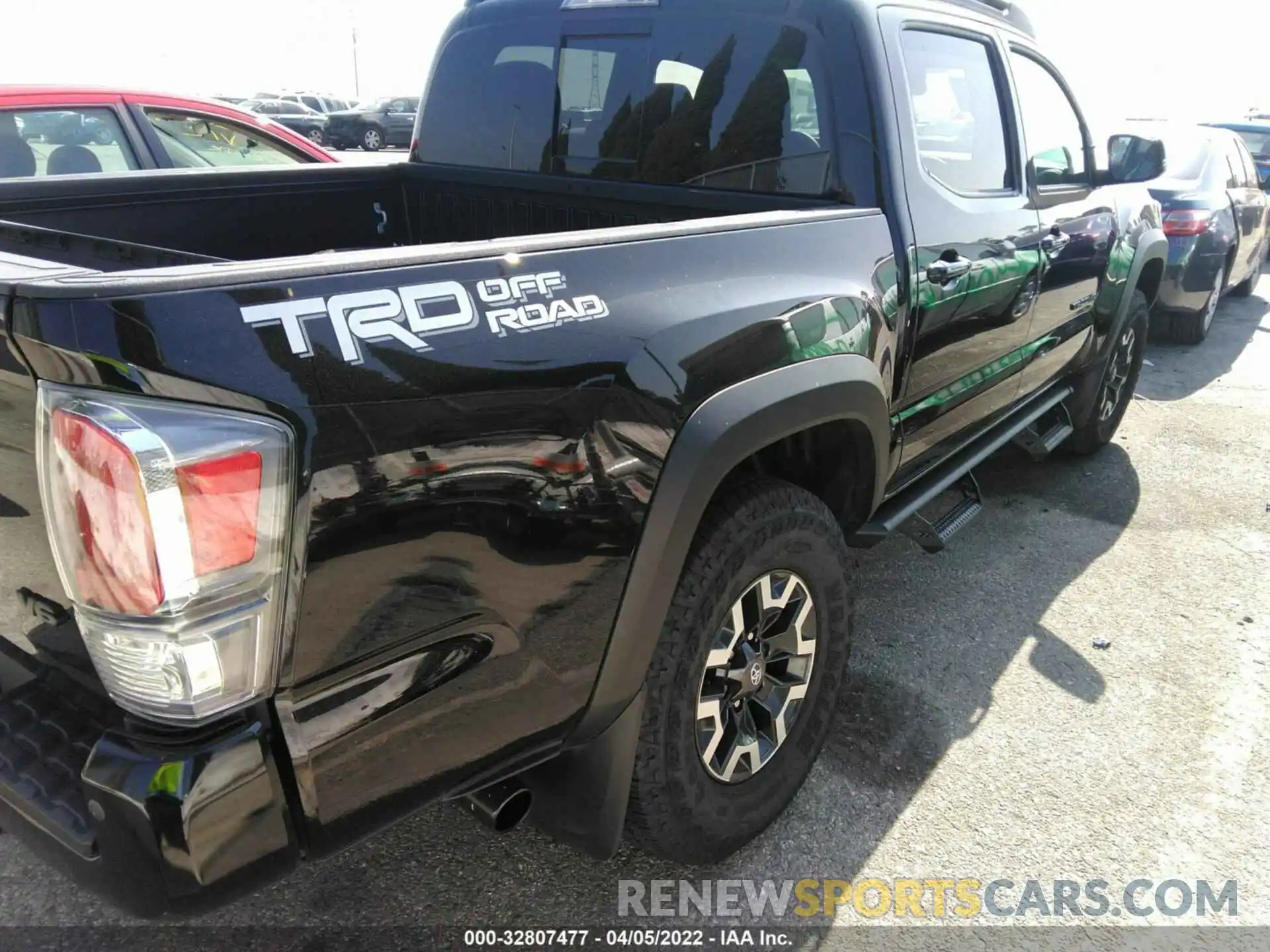 4 Photograph of a damaged car 3TMAZ5CN0NM171091 TOYOTA TACOMA 2WD 2022