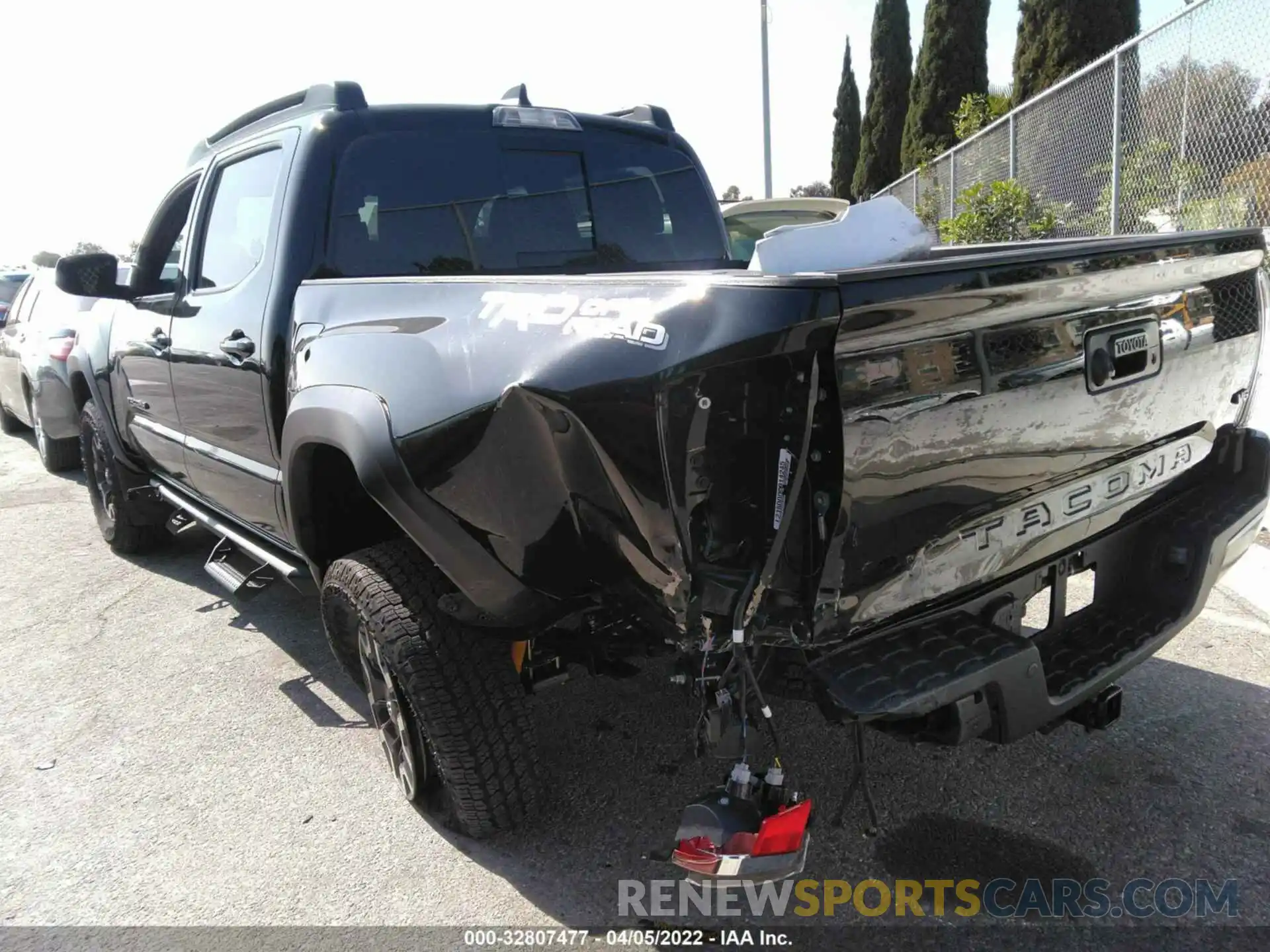 6 Photograph of a damaged car 3TMAZ5CN0NM171091 TOYOTA TACOMA 2WD 2022