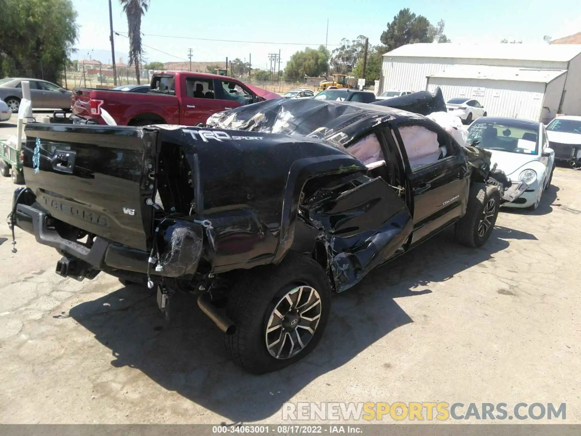 4 Photograph of a damaged car 3TMAZ5CN0NM172709 TOYOTA TACOMA 2WD 2022