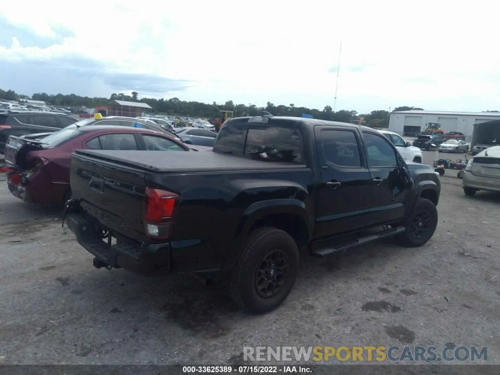 4 Photograph of a damaged car 3TMAZ5CN0NM181474 TOYOTA TACOMA 2WD 2022