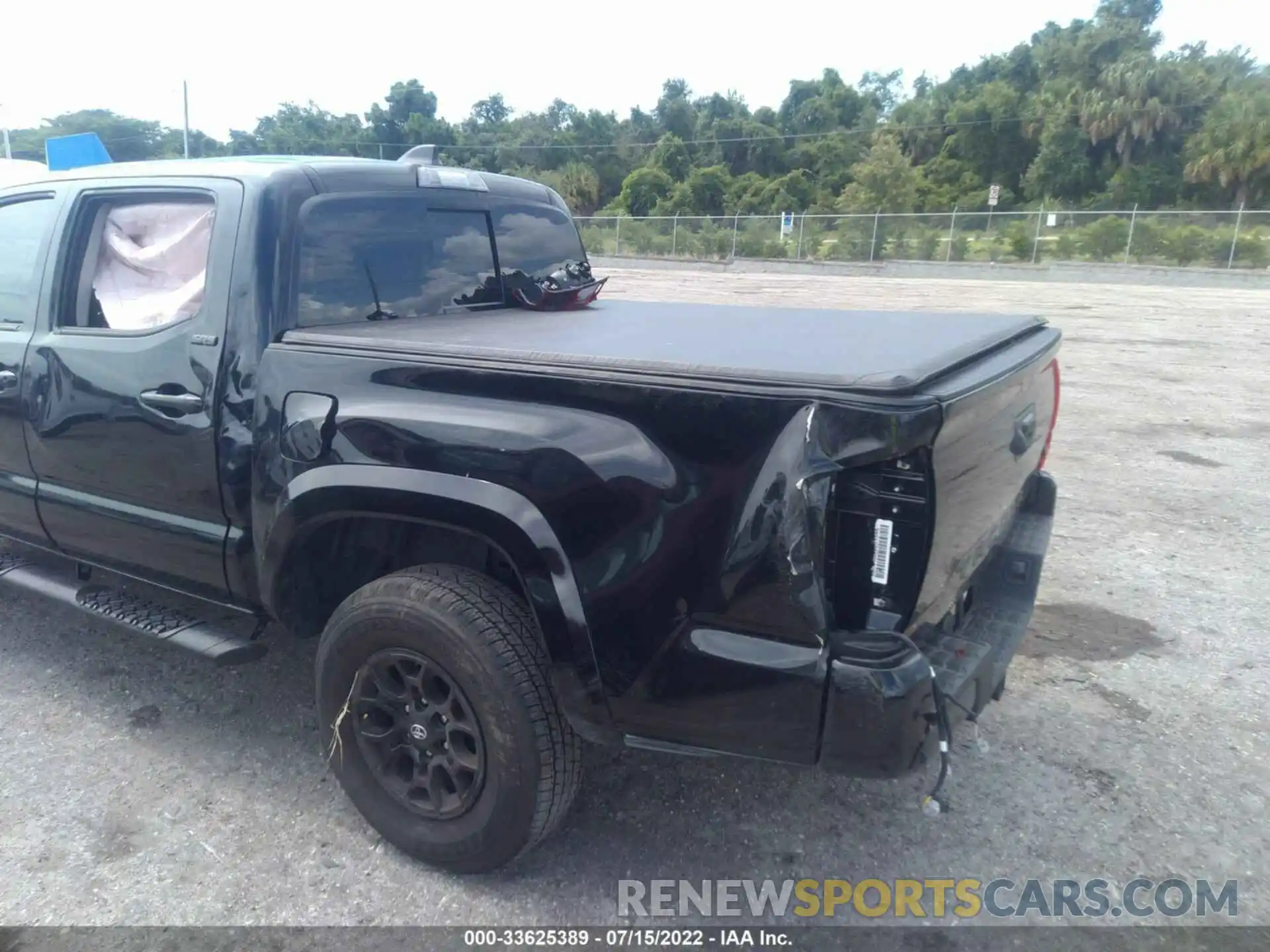 6 Photograph of a damaged car 3TMAZ5CN0NM181474 TOYOTA TACOMA 2WD 2022