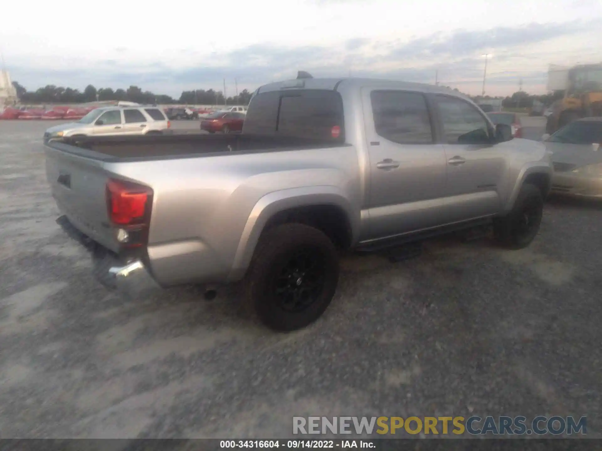 4 Photograph of a damaged car 3TMAZ5CN0NM189073 TOYOTA TACOMA 2WD 2022