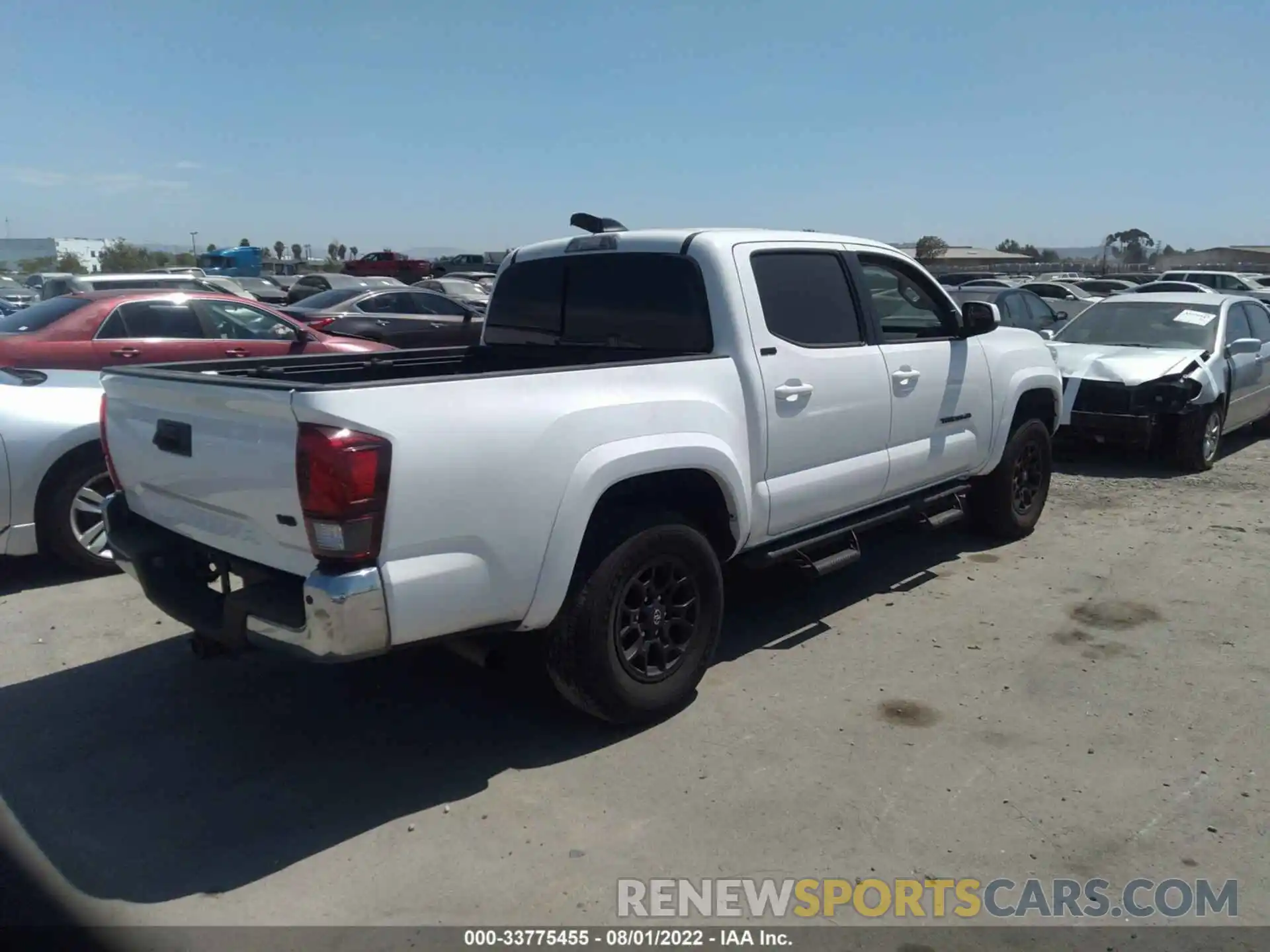 4 Photograph of a damaged car 3TMAZ5CN1NM163971 TOYOTA TACOMA 2WD 2022