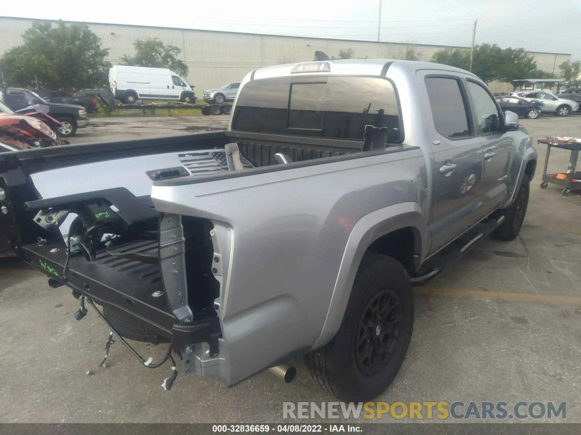 4 Photograph of a damaged car 3TMAZ5CN1NM167017 TOYOTA TACOMA 2WD 2022