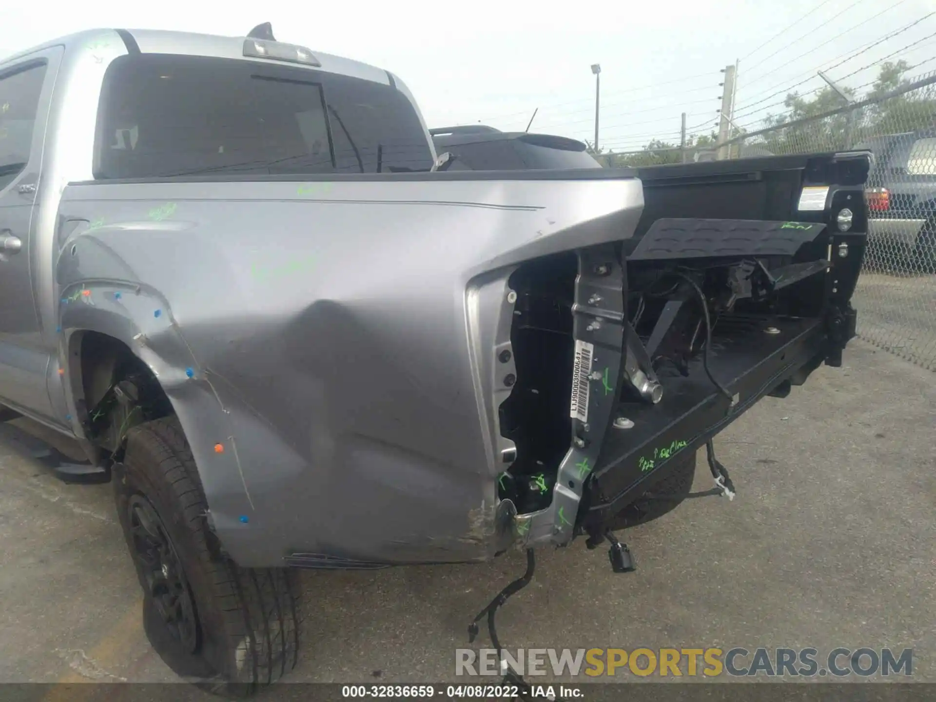 6 Photograph of a damaged car 3TMAZ5CN1NM167017 TOYOTA TACOMA 2WD 2022