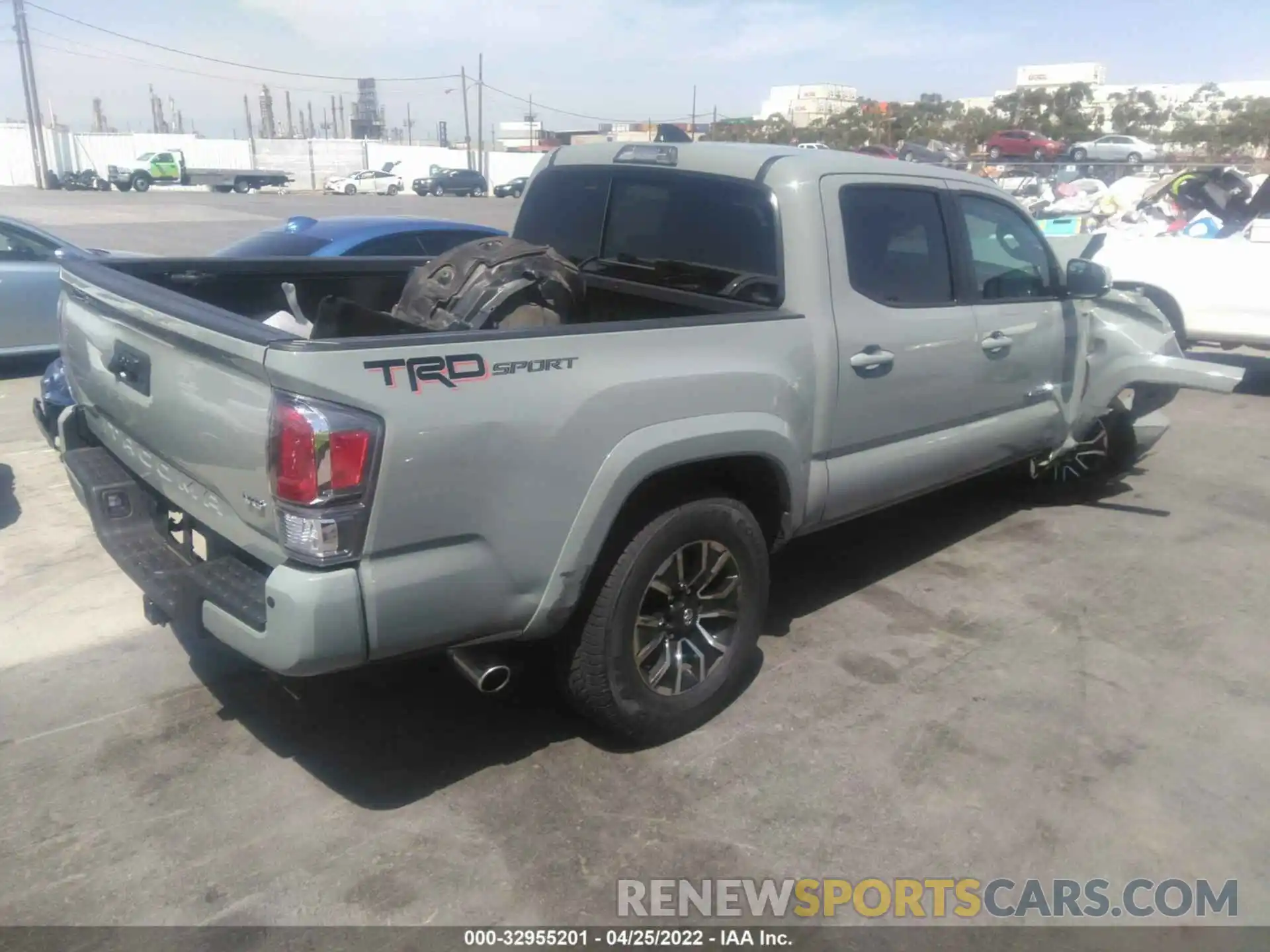 4 Photograph of a damaged car 3TMAZ5CN2NM169732 TOYOTA TACOMA 2WD 2022