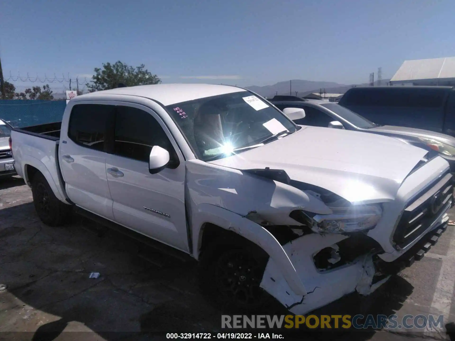 1 Photograph of a damaged car 3TMAZ5CN3NM165172 TOYOTA TACOMA 2WD 2022