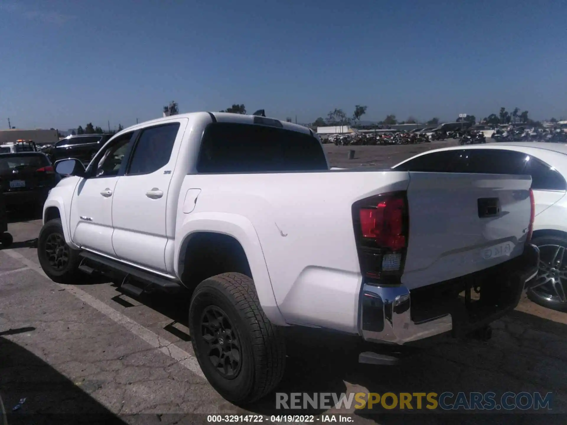 3 Photograph of a damaged car 3TMAZ5CN3NM165172 TOYOTA TACOMA 2WD 2022