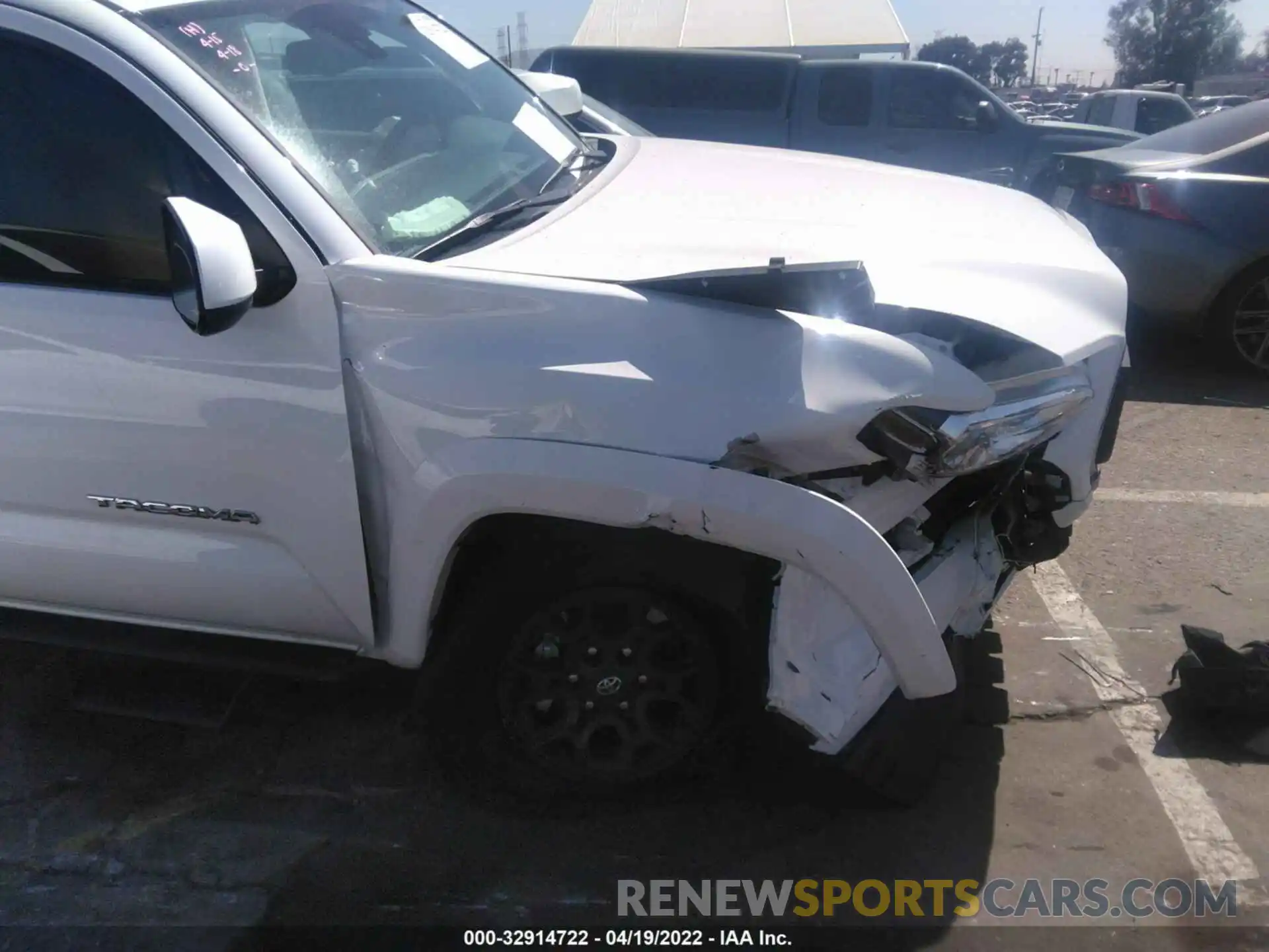 6 Photograph of a damaged car 3TMAZ5CN3NM165172 TOYOTA TACOMA 2WD 2022