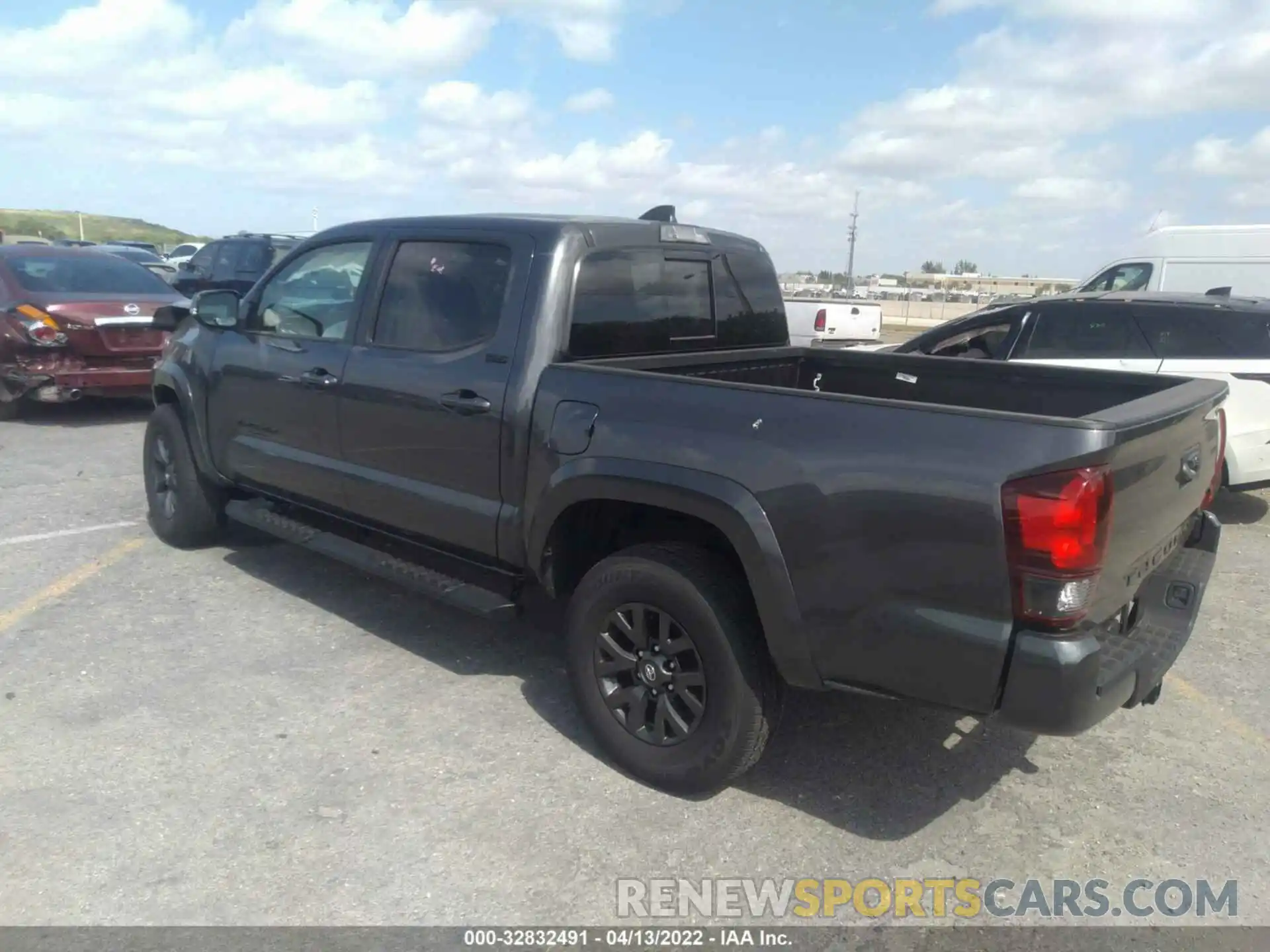 3 Photograph of a damaged car 3TMAZ5CN3NM166905 TOYOTA TACOMA 2WD 2022