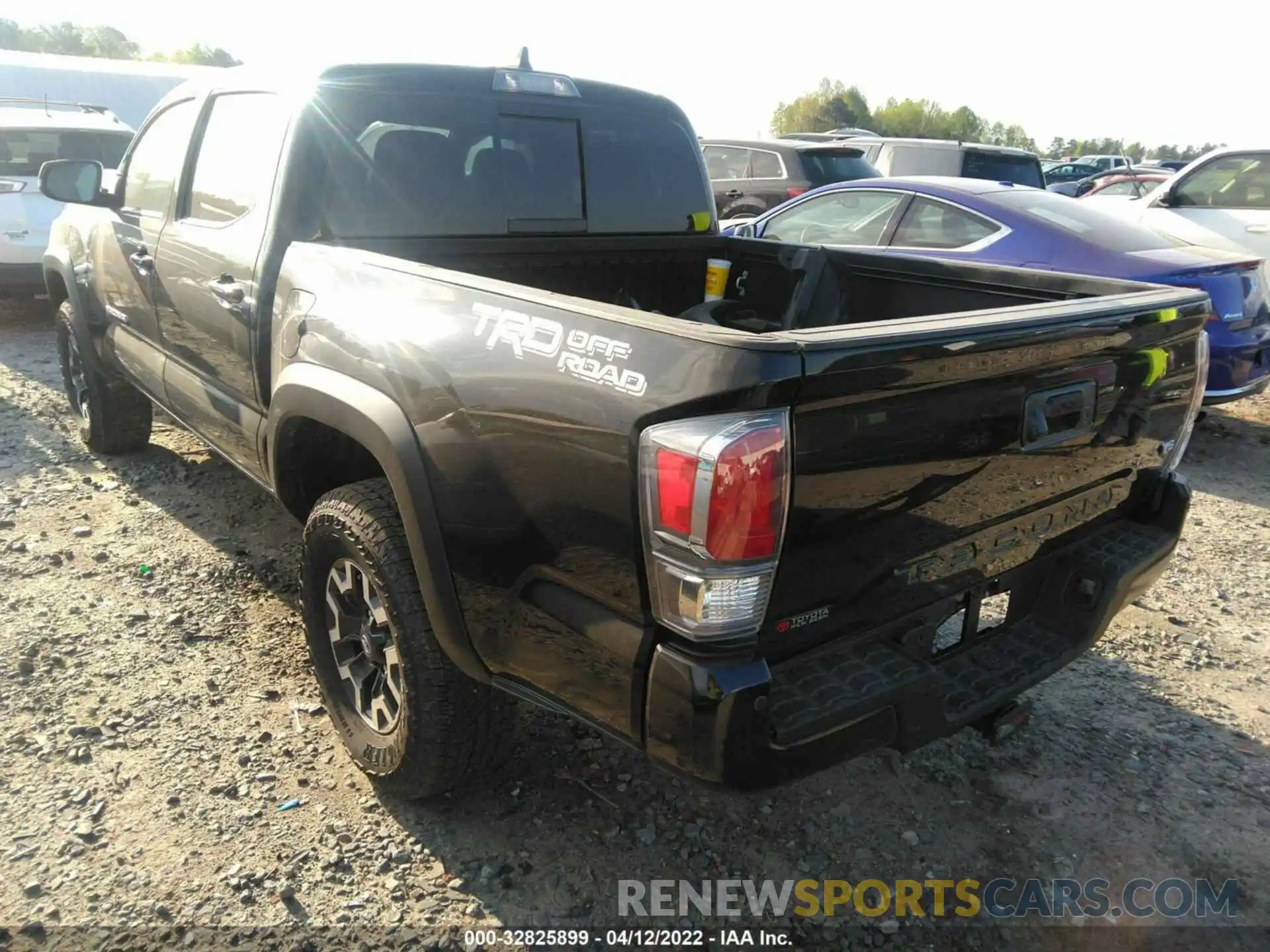 3 Photograph of a damaged car 3TMAZ5CN3NM174034 TOYOTA TACOMA 2WD 2022