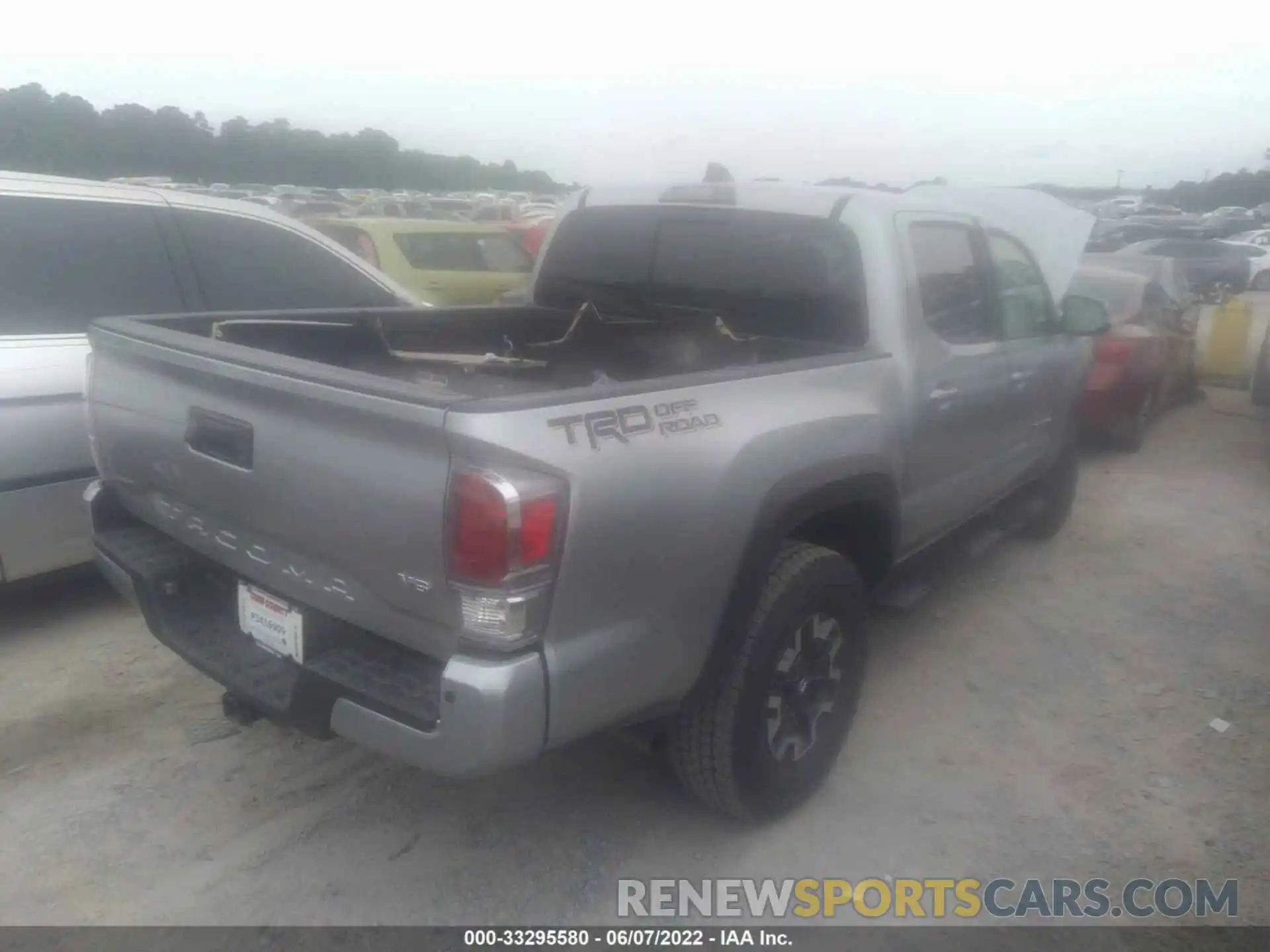 4 Photograph of a damaged car 3TMAZ5CN4NM181171 TOYOTA TACOMA 2WD 2022