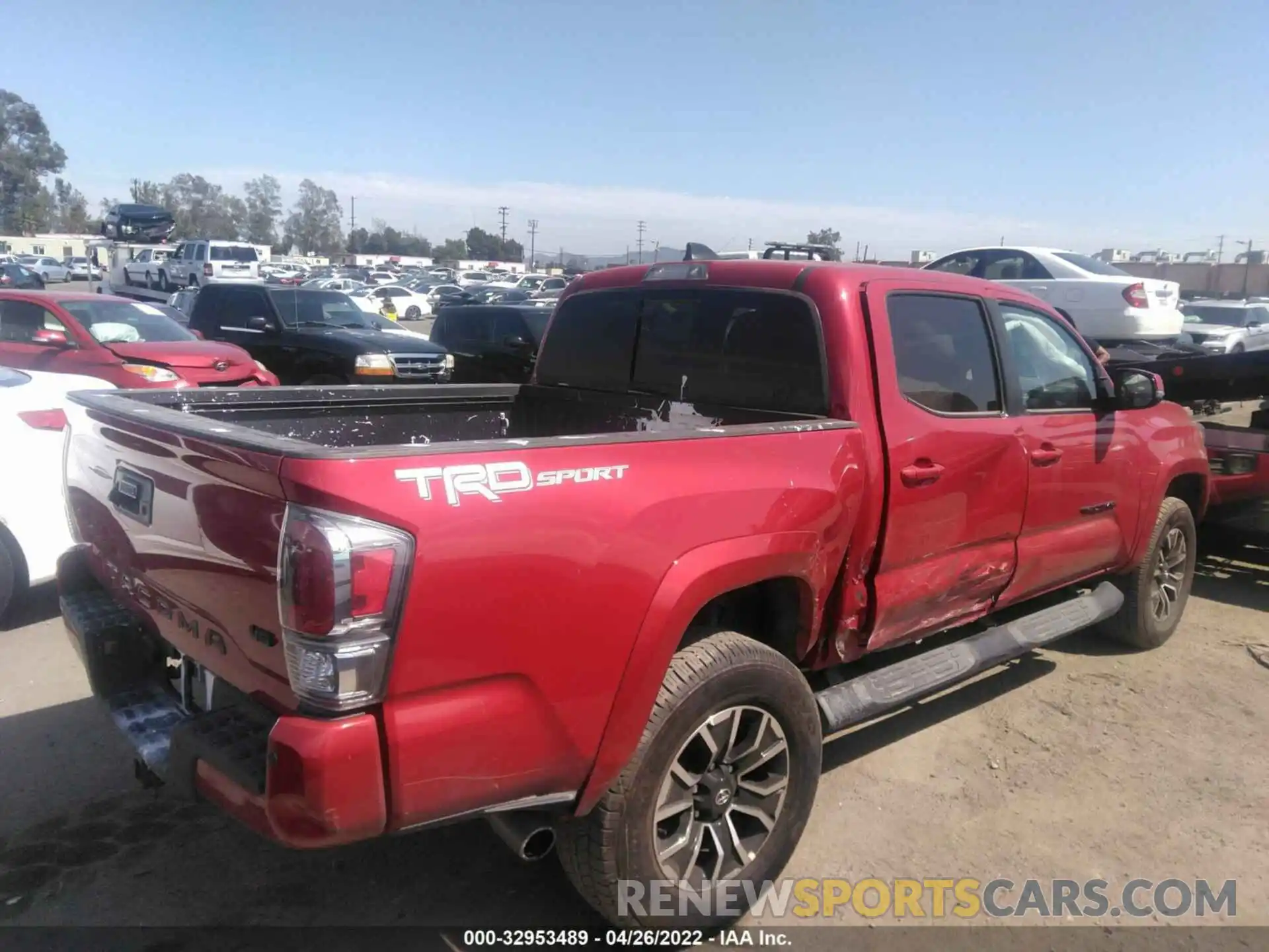 4 Photograph of a damaged car 3TMAZ5CN5NM161558 TOYOTA TACOMA 2WD 2022