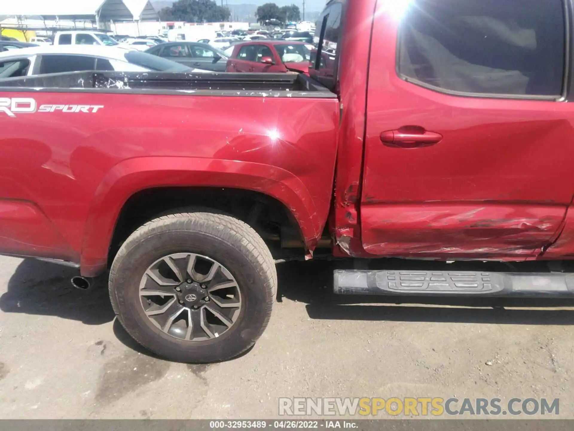 6 Photograph of a damaged car 3TMAZ5CN5NM161558 TOYOTA TACOMA 2WD 2022