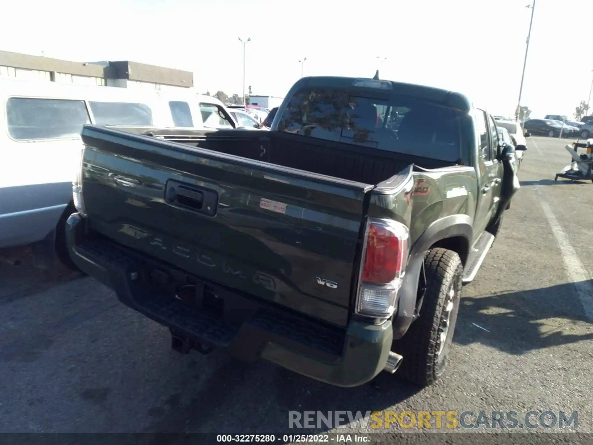 4 Photograph of a damaged car 3TMAZ5CN6NM168681 TOYOTA TACOMA 2WD 2022