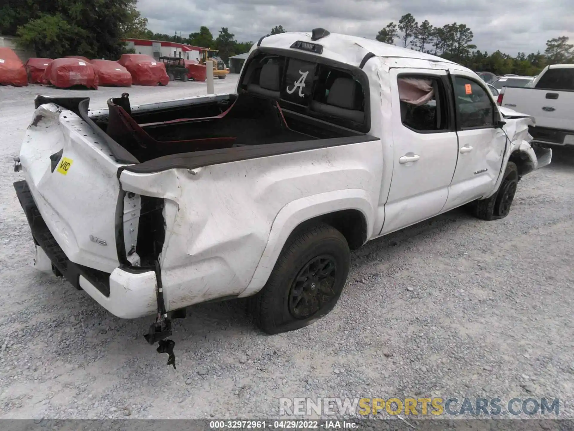 4 Photograph of a damaged car 3TMAZ5CN6NM173251 TOYOTA TACOMA 2WD 2022