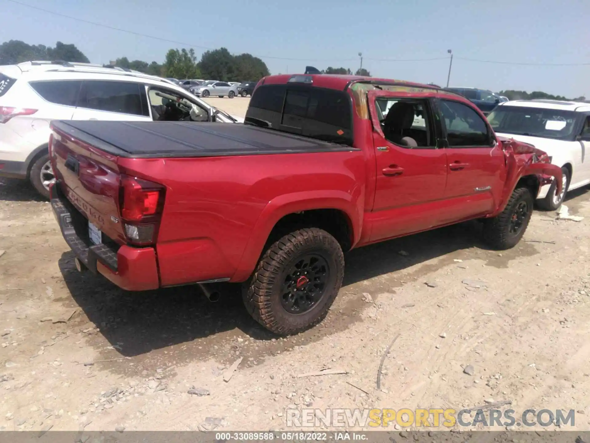 4 Photograph of a damaged car 3TMAZ5CN6NM175565 TOYOTA TACOMA 2WD 2022