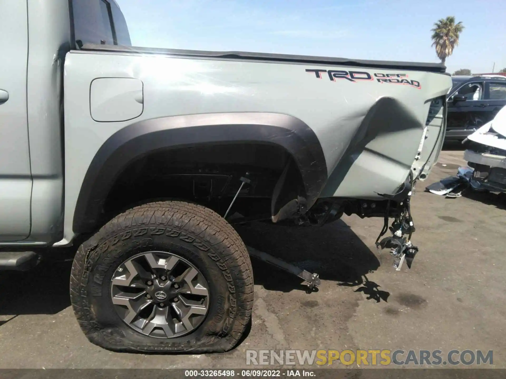 6 Photograph of a damaged car 3TMAZ5CN6NM178160 TOYOTA TACOMA 2WD 2022