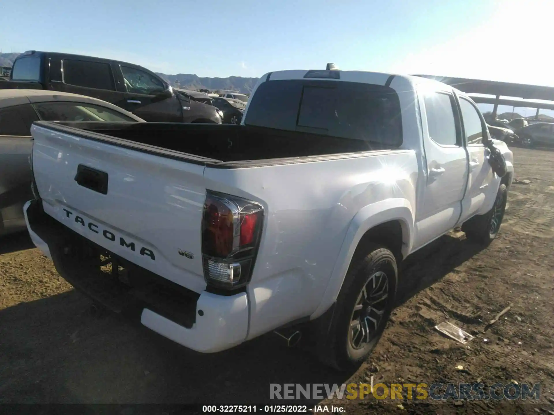 4 Photograph of a damaged car 3TMAZ5CN7NM164445 TOYOTA TACOMA 2WD 2022