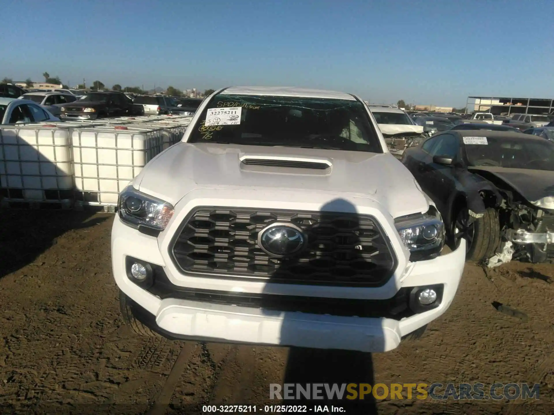 8 Photograph of a damaged car 3TMAZ5CN7NM164445 TOYOTA TACOMA 2WD 2022