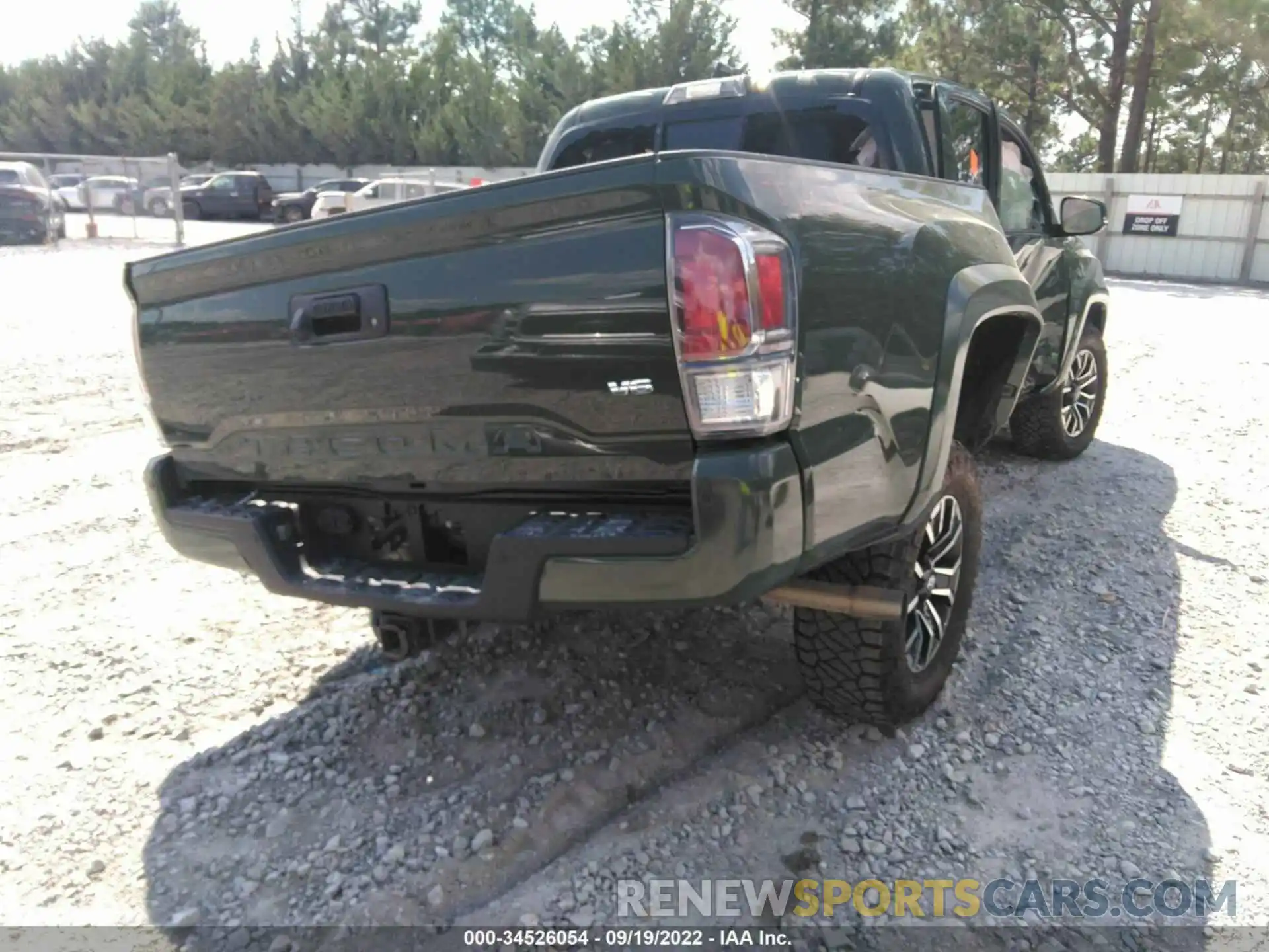 4 Photograph of a damaged car 3TMAZ5CN7NM169502 TOYOTA TACOMA 2WD 2022