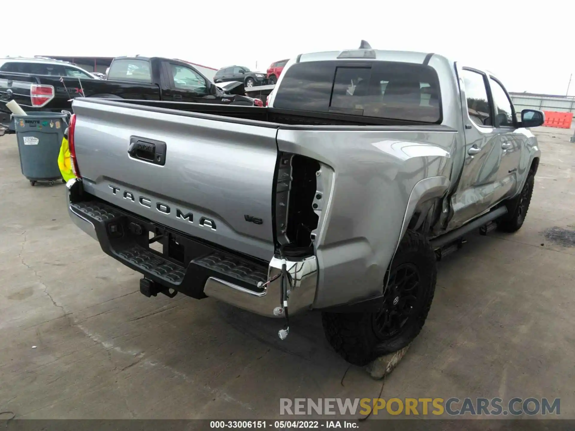 4 Photograph of a damaged car 3TMAZ5CN7NM173520 TOYOTA TACOMA 2WD 2022