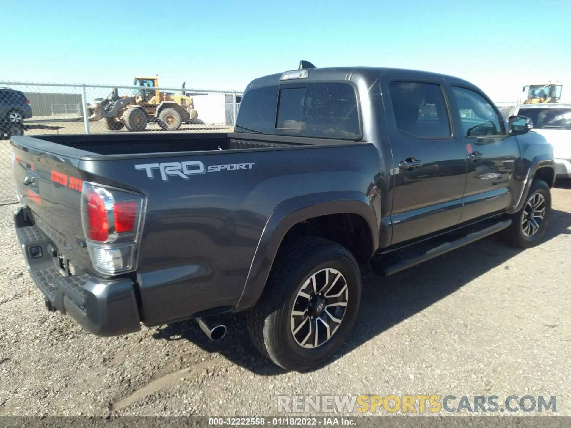 4 Photograph of a damaged car 3TMAZ5CN8NM161084 TOYOTA TACOMA 2WD 2022