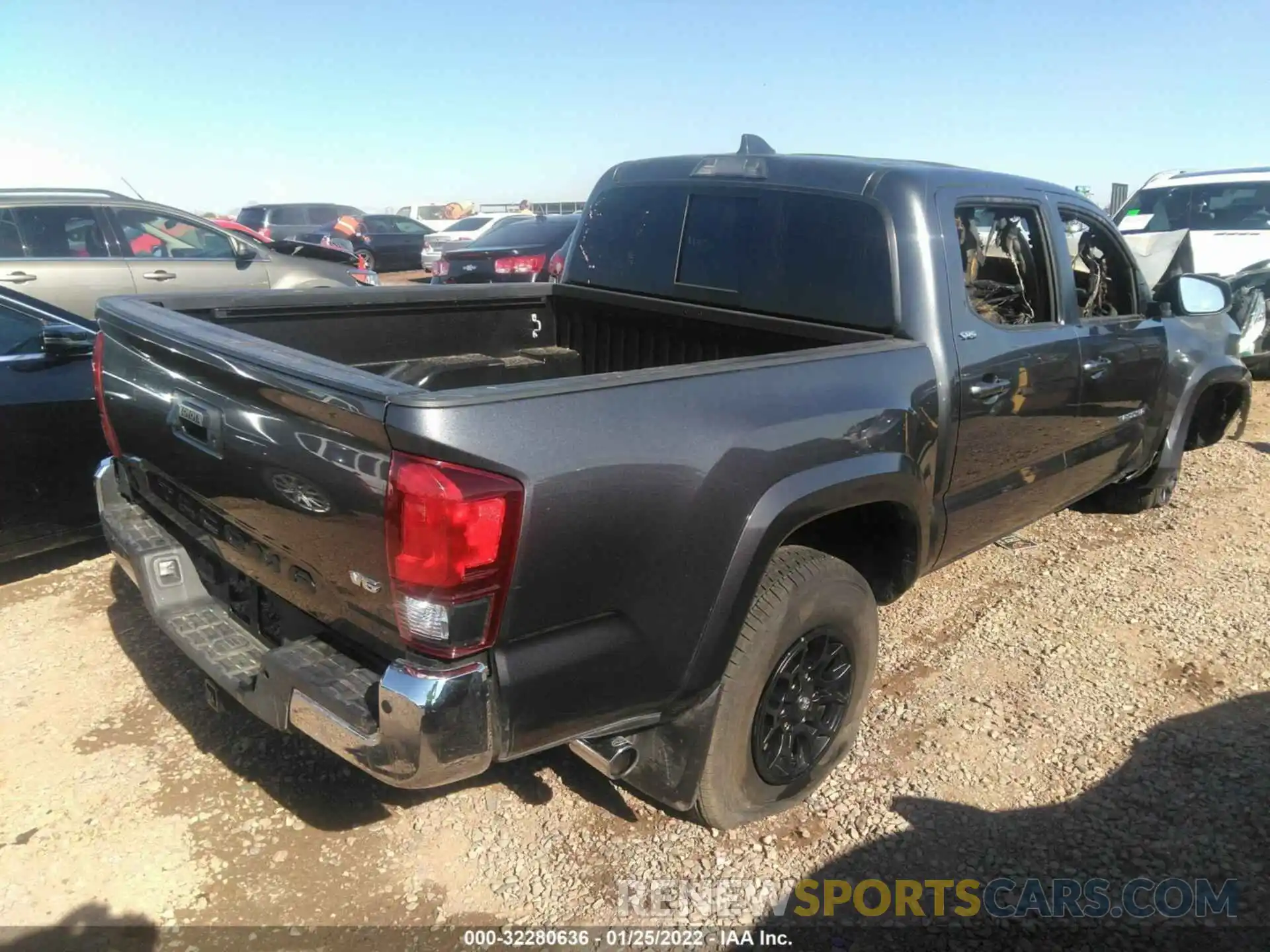 4 Photograph of a damaged car 3TMAZ5CN9NM164625 TOYOTA TACOMA 2WD 2022