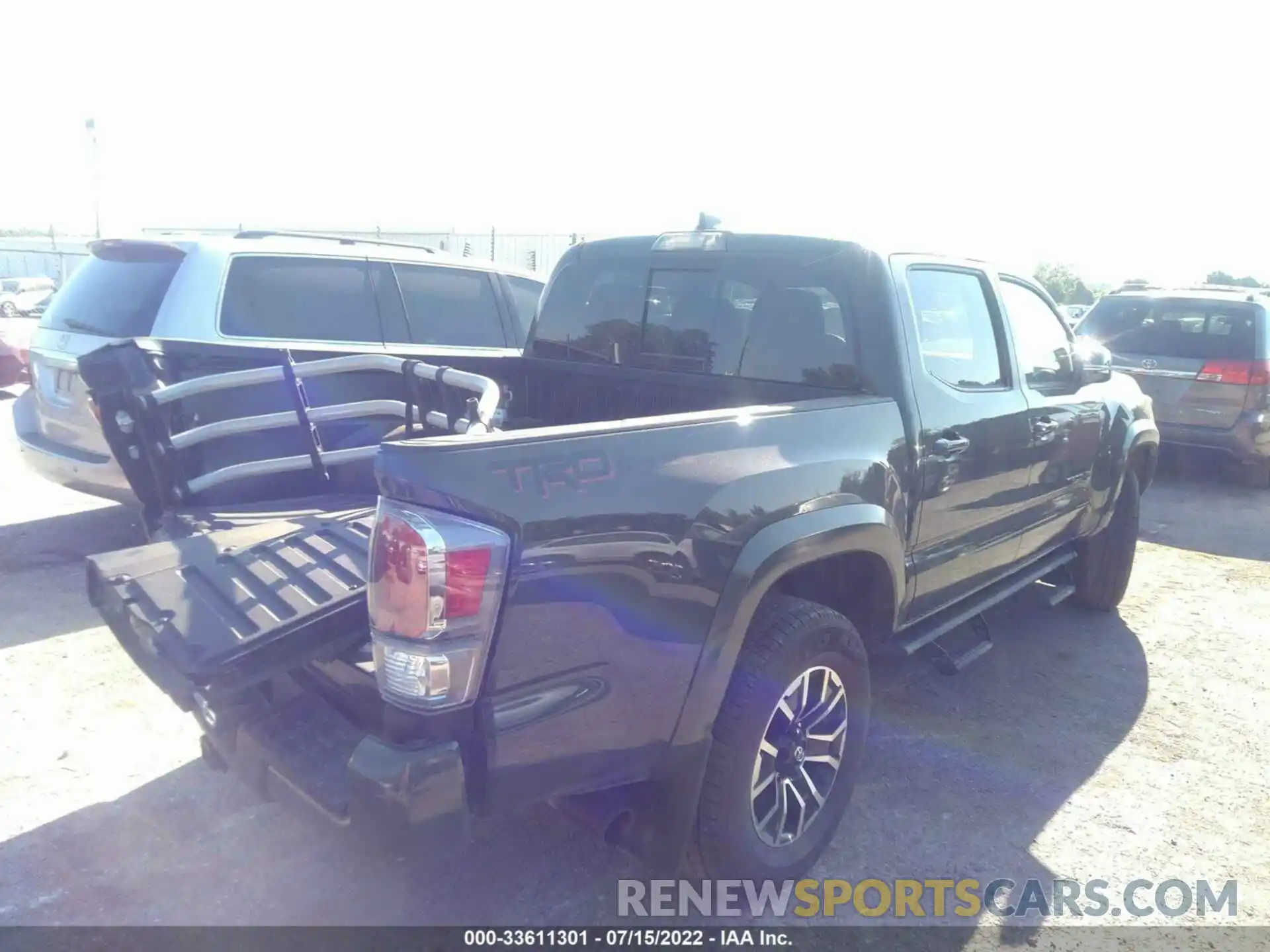 4 Photograph of a damaged car 3TMAZ5CN9NM170862 TOYOTA TACOMA 2WD 2022