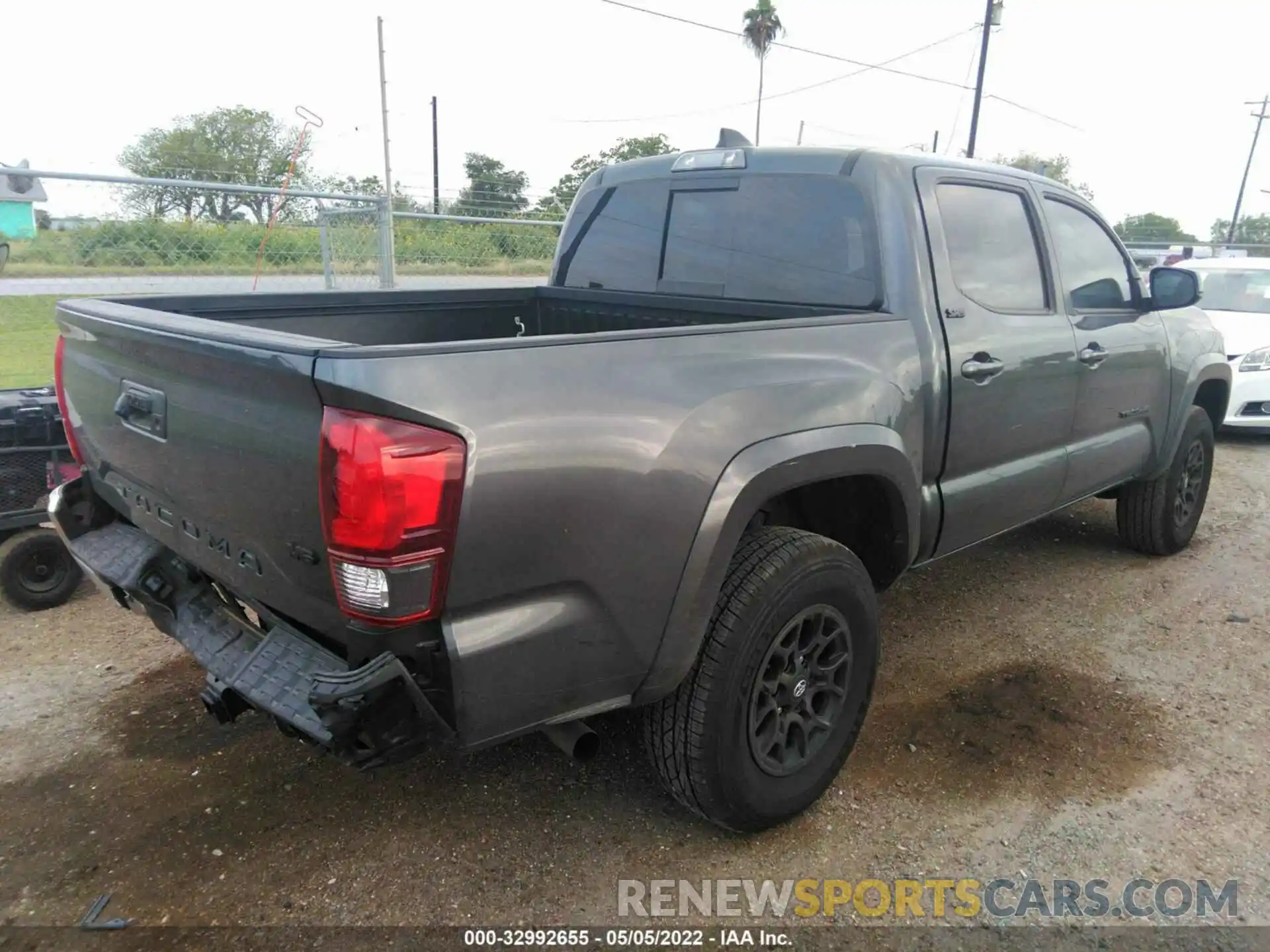 4 Photograph of a damaged car 3TMAZ5CN9NM173096 TOYOTA TACOMA 2WD 2022