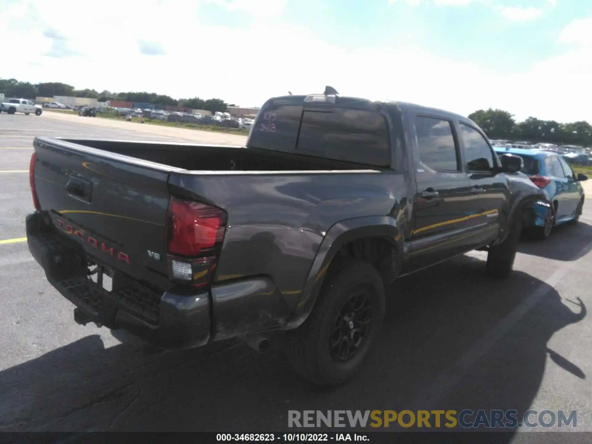 4 Photograph of a damaged car 3TMAZ5CNXNM163581 TOYOTA TACOMA 2WD 2022