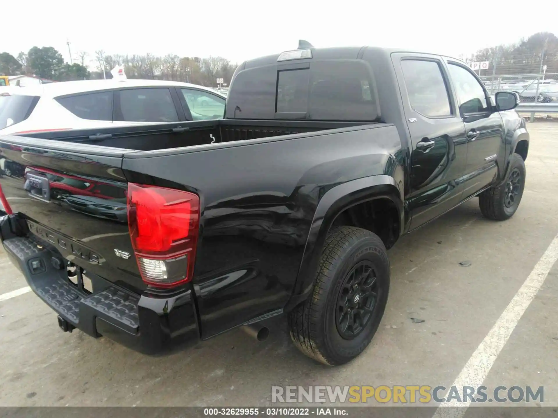 4 Photograph of a damaged car 3TMAZ5CNXNM167811 TOYOTA TACOMA 2WD 2022