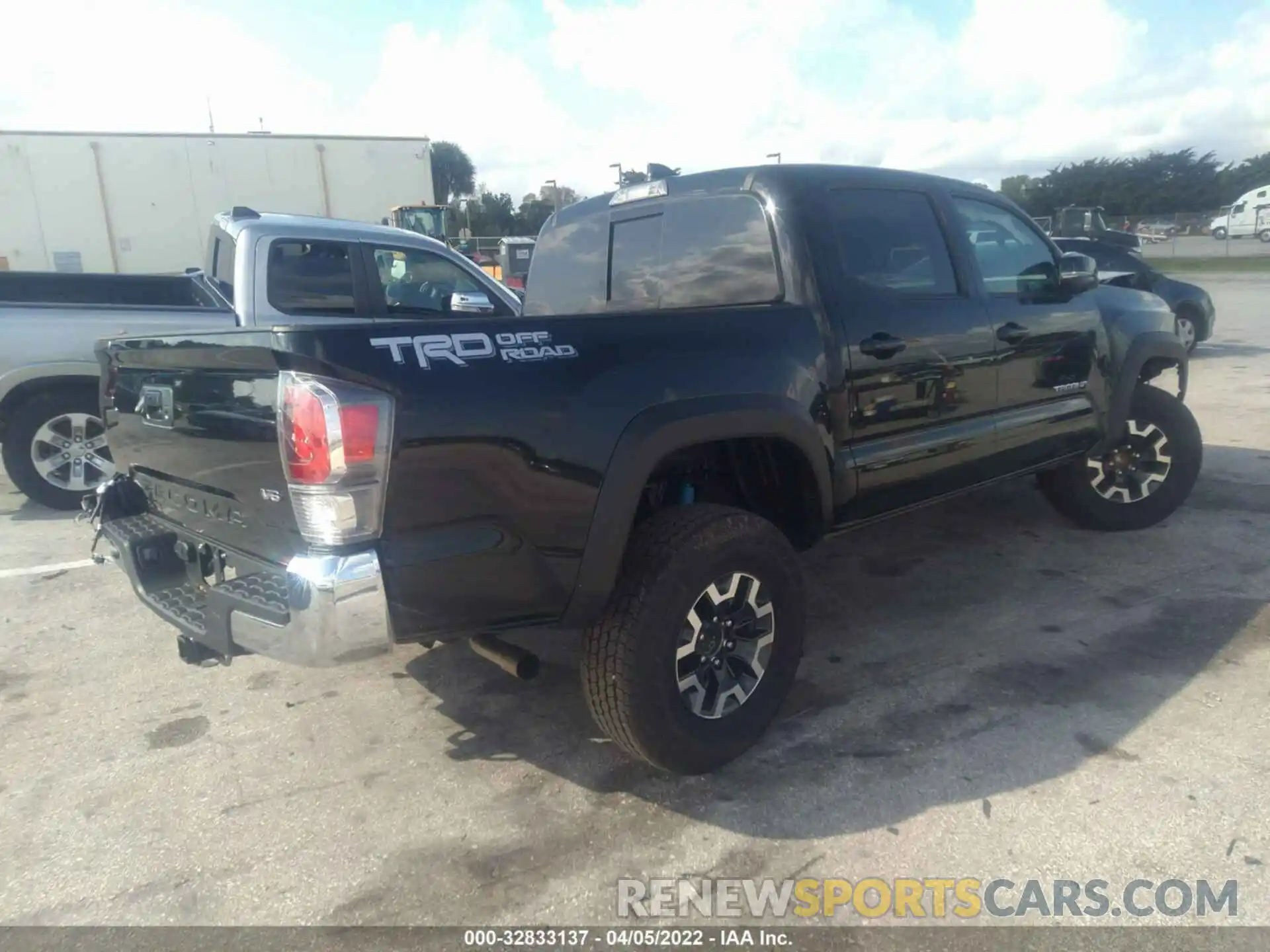 4 Photograph of a damaged car 3TMAZ5CNXNM171714 TOYOTA TACOMA 2WD 2022