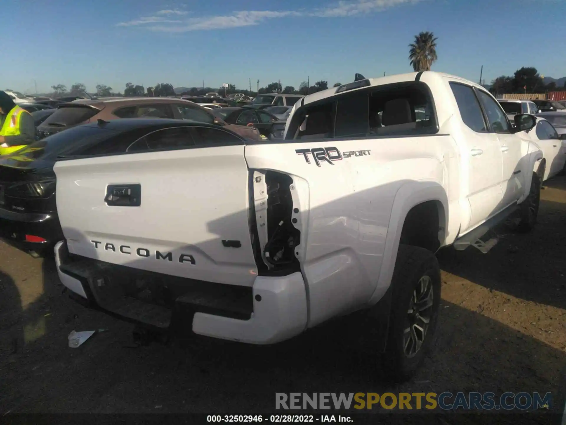 4 Photograph of a damaged car 3TMBZ5DN9NM032581 TOYOTA TACOMA 2WD 2022