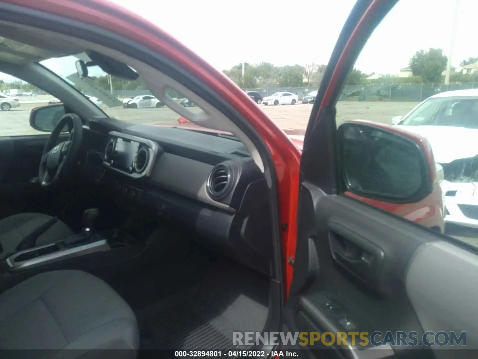 5 Photograph of a damaged car 3TYAX5GN3NT044842 TOYOTA TACOMA 2WD 2022