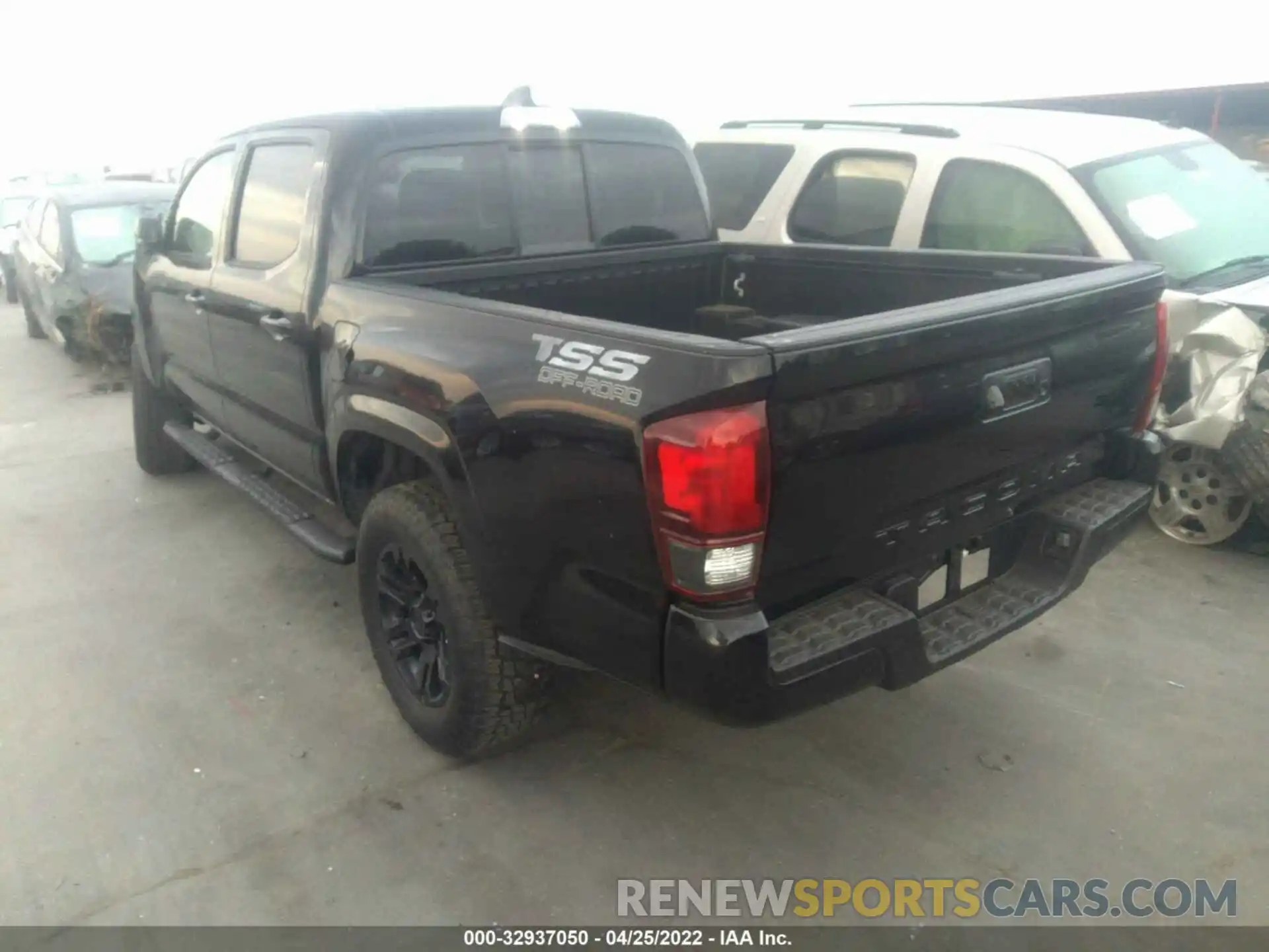 3 Photograph of a damaged car 3TYAX5GN6NT047847 TOYOTA TACOMA 2WD 2022