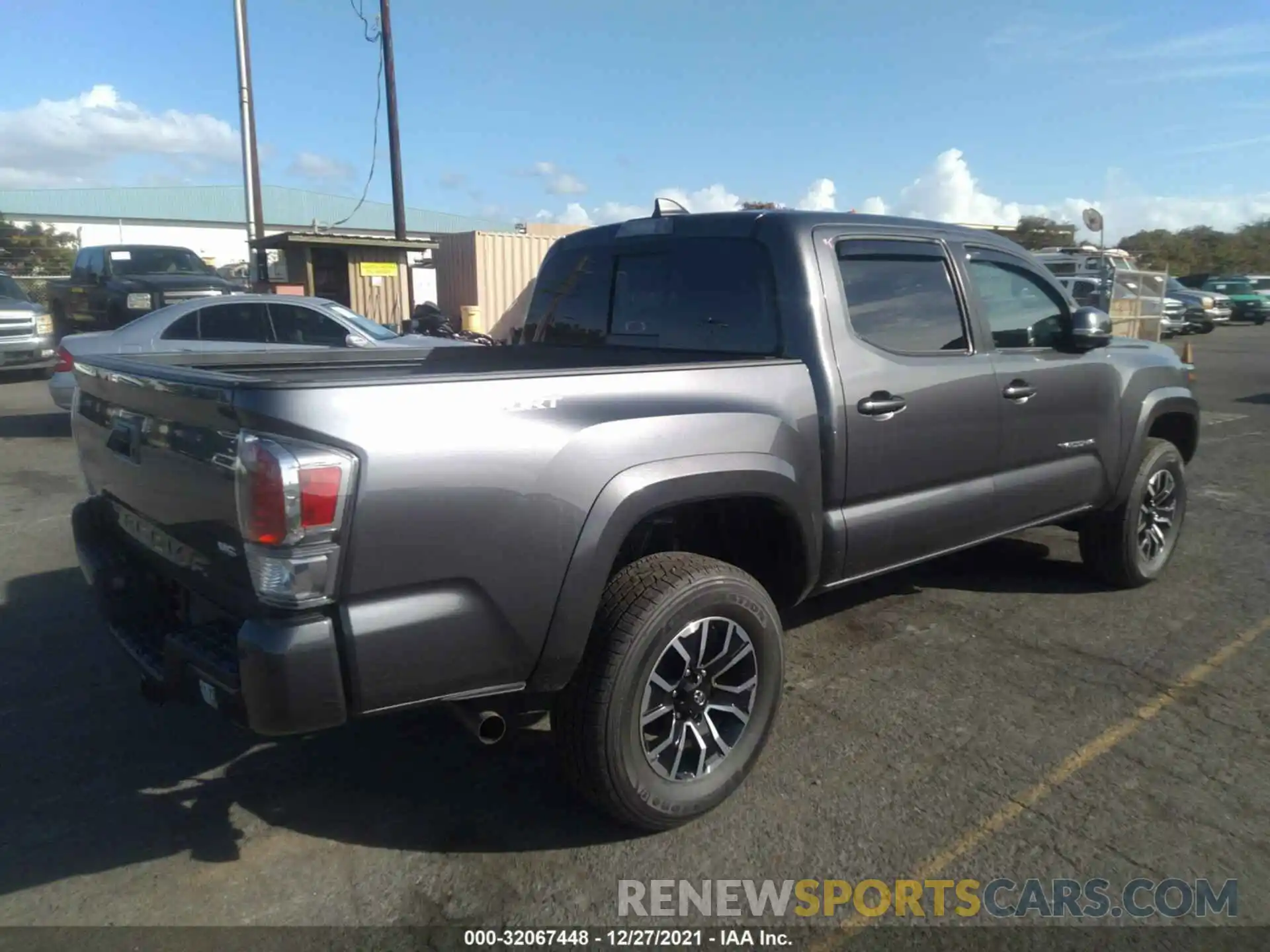 4 Photograph of a damaged car 3TYAZ5CN3NT013025 TOYOTA TACOMA 2WD 2022