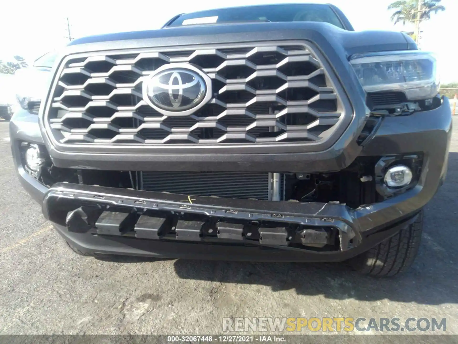 6 Photograph of a damaged car 3TYAZ5CN3NT013025 TOYOTA TACOMA 2WD 2022