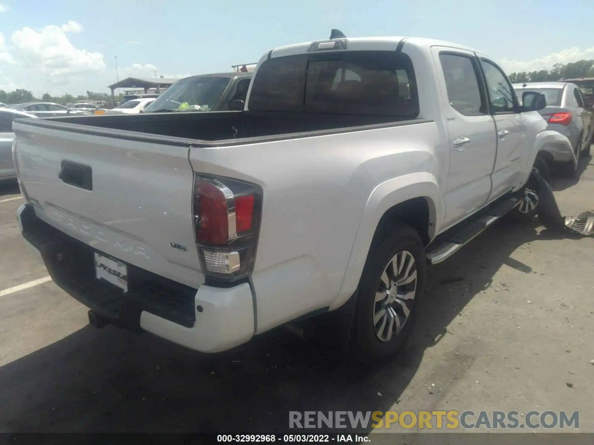 4 Photograph of a damaged car 3TYEZ5CN6NT017474 TOYOTA TACOMA 2WD 2022