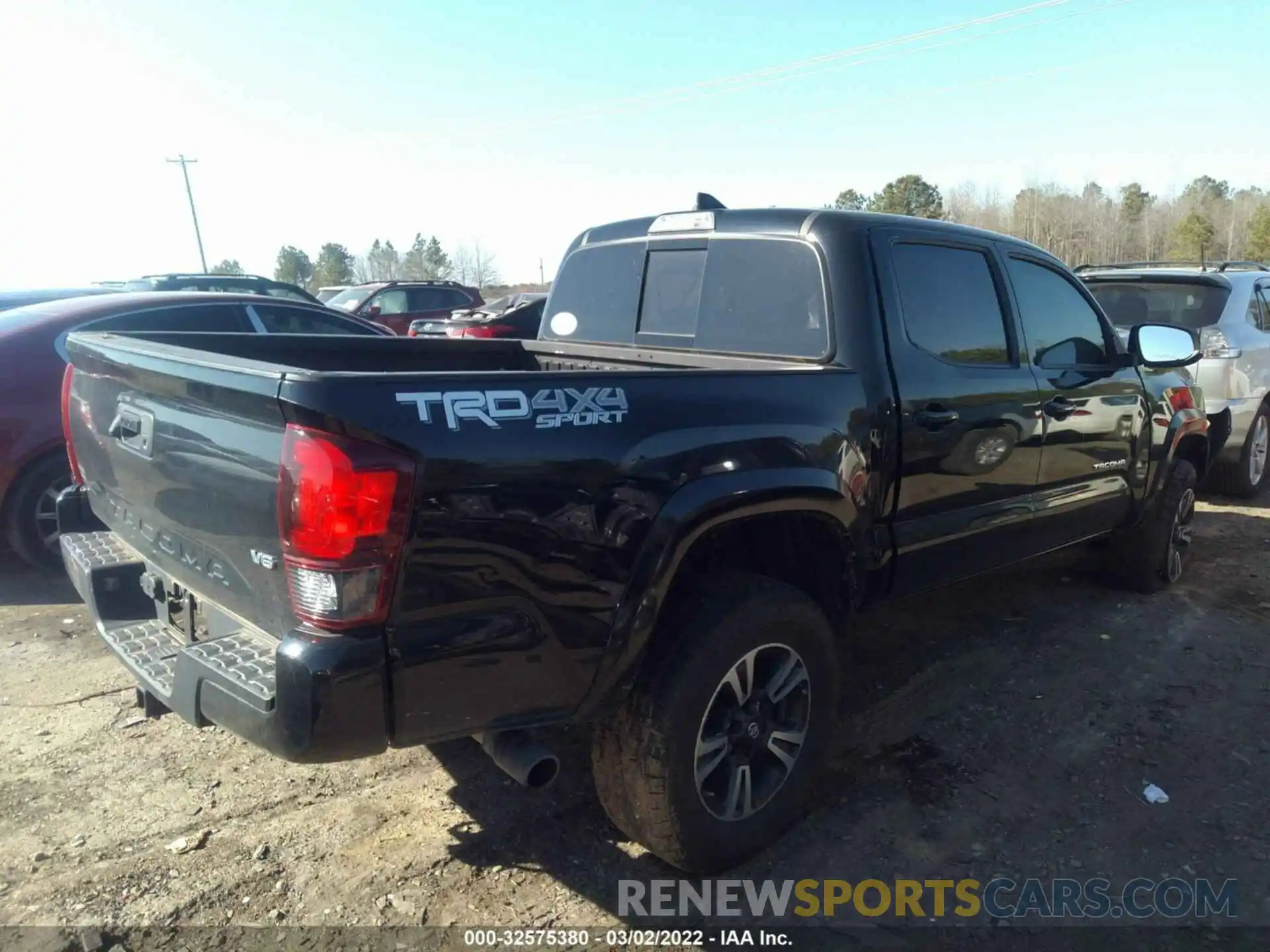 4 Photograph of a damaged car 3TMCZ5AN0KM194023 TOYOTA TACOMA 4WD 2019